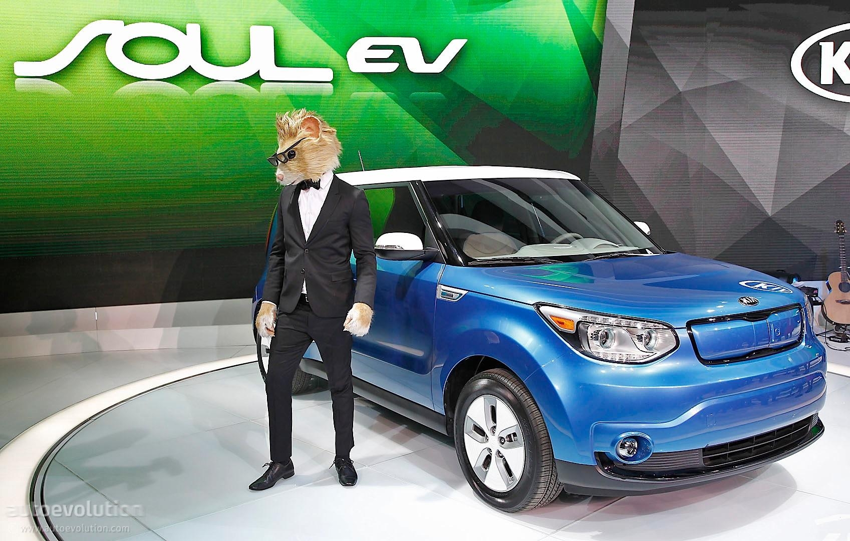 1700x1080 Kia Soul EV Debuts in Chicago [Live Photo], Desktop