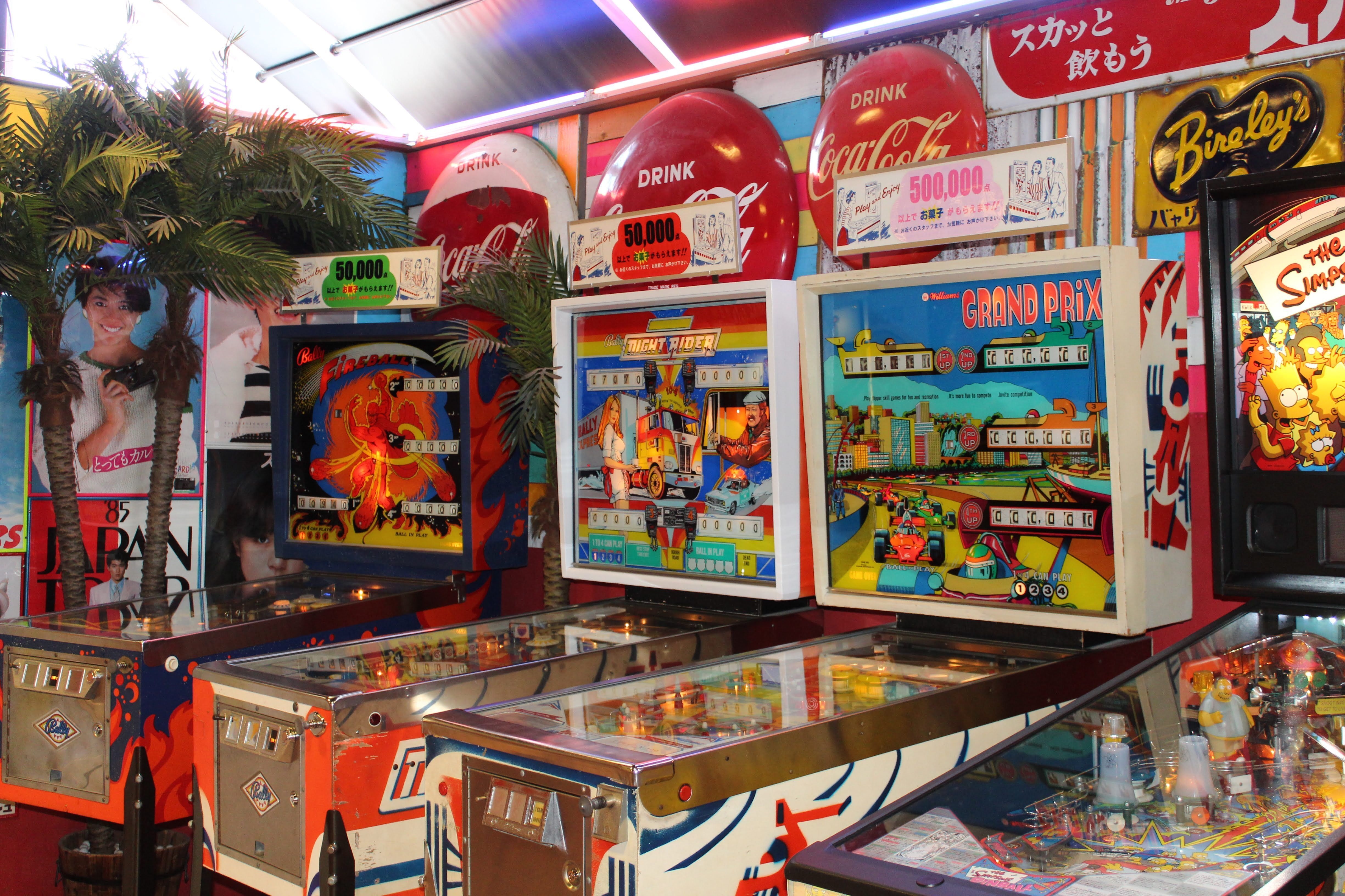 4900x3270 Retro arcade in Odaiba, Tokyo, Japan #ninetees #retro #aesthetic, Desktop