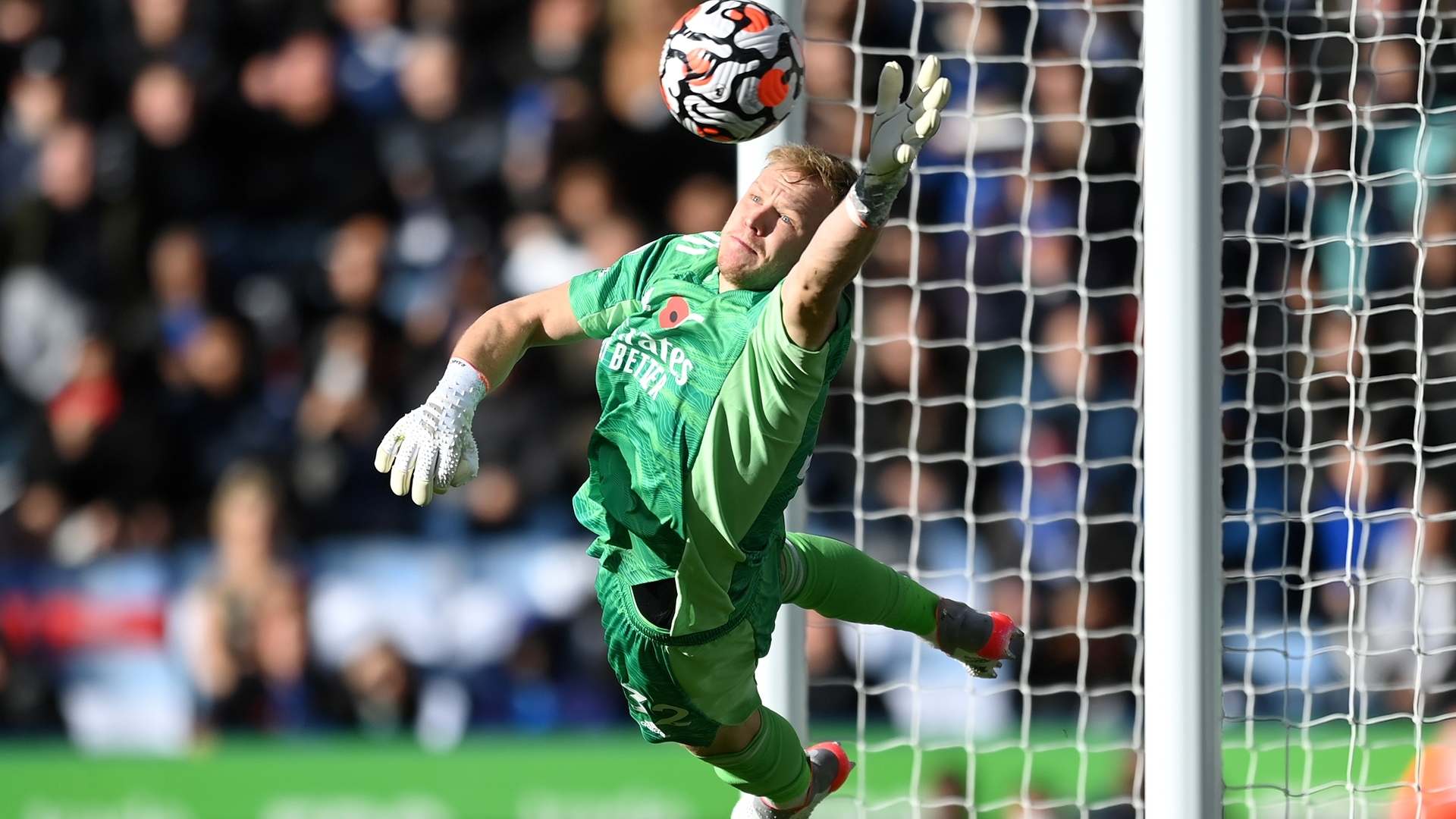 1920x1080 Best save I've seen in years!' heroics earn Arsenal record statement win at Leicester, Desktop