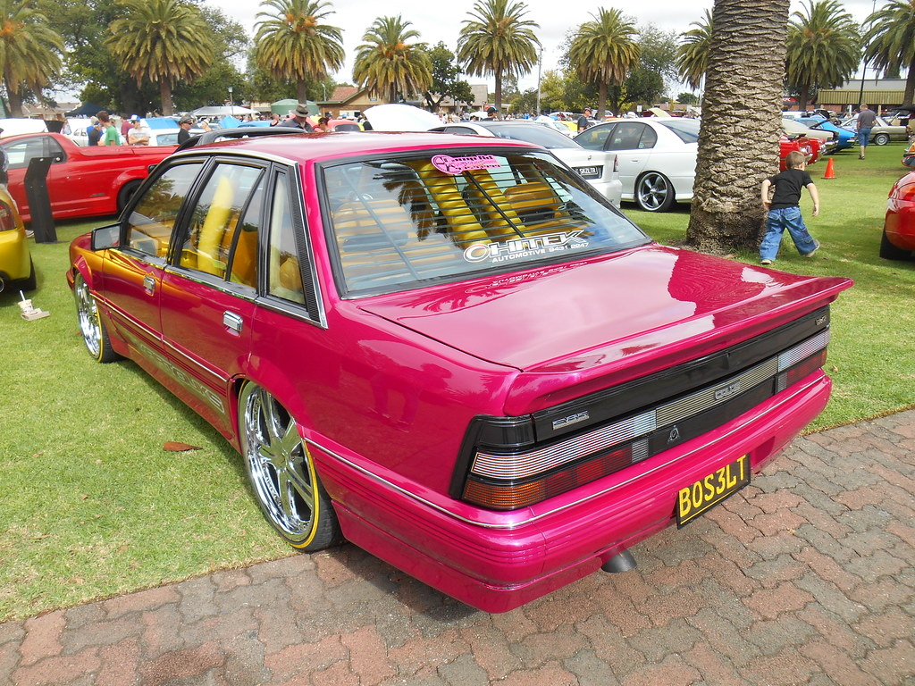 1030x770 Holden VL Calais Turbo. On display was this hot pink 1, Desktop