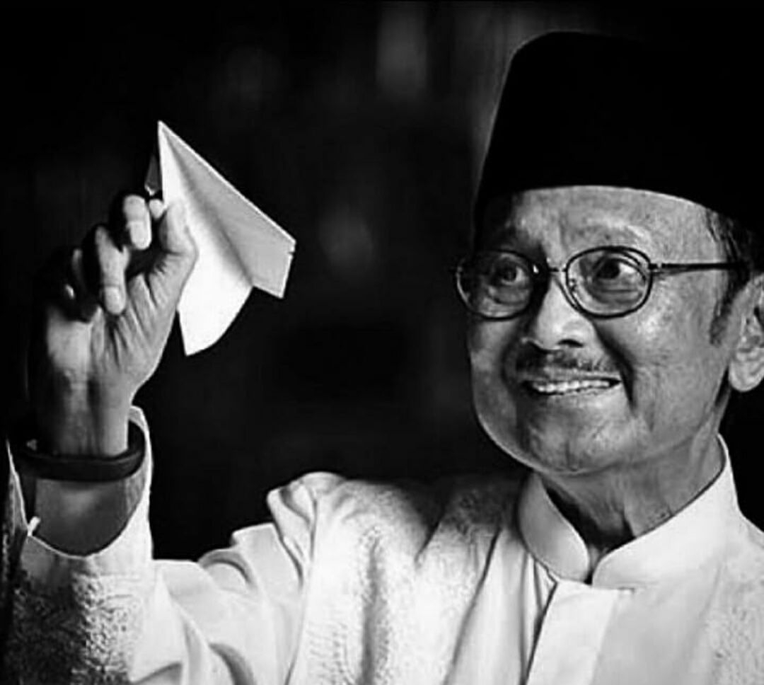 1080x970 Peran Penting BJ Habibie Bagi Dunia Pers Nasional, Desktop