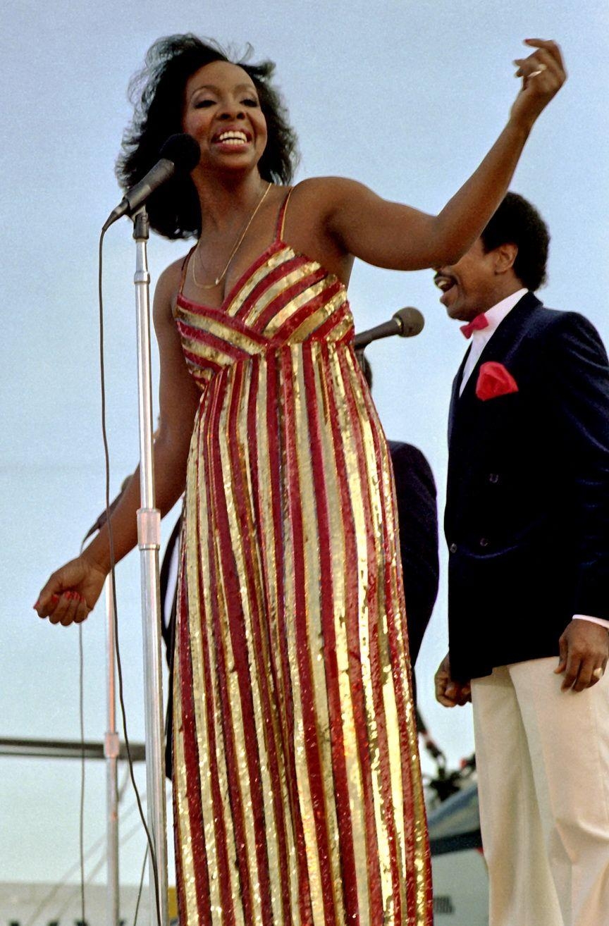 870x1320 Gladys Knight Aboard USS Ranger (CV 61), 1981.JPEG, Phone