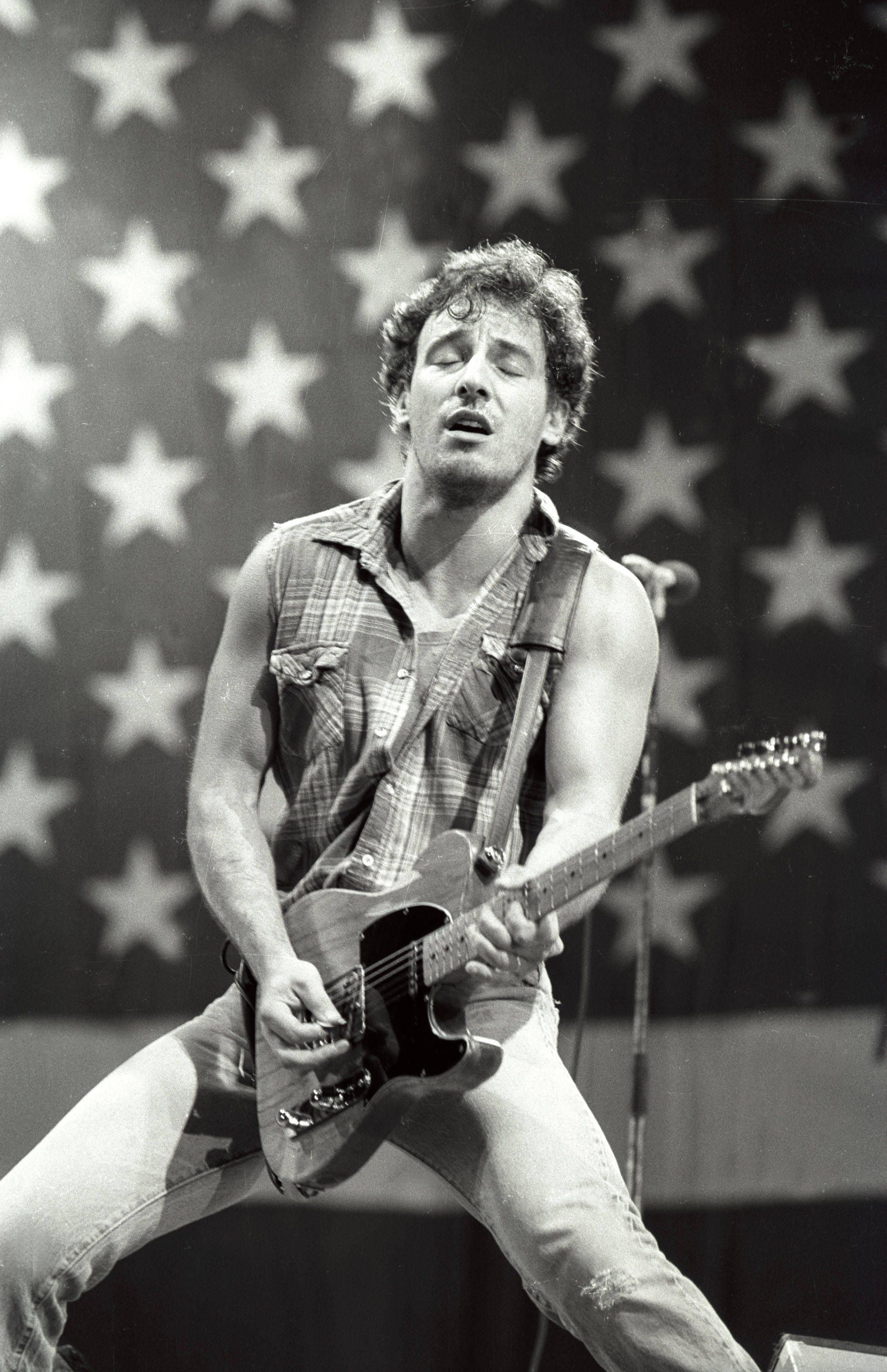 1940x3000 Bruce Springsteen Wallpaper, Phone