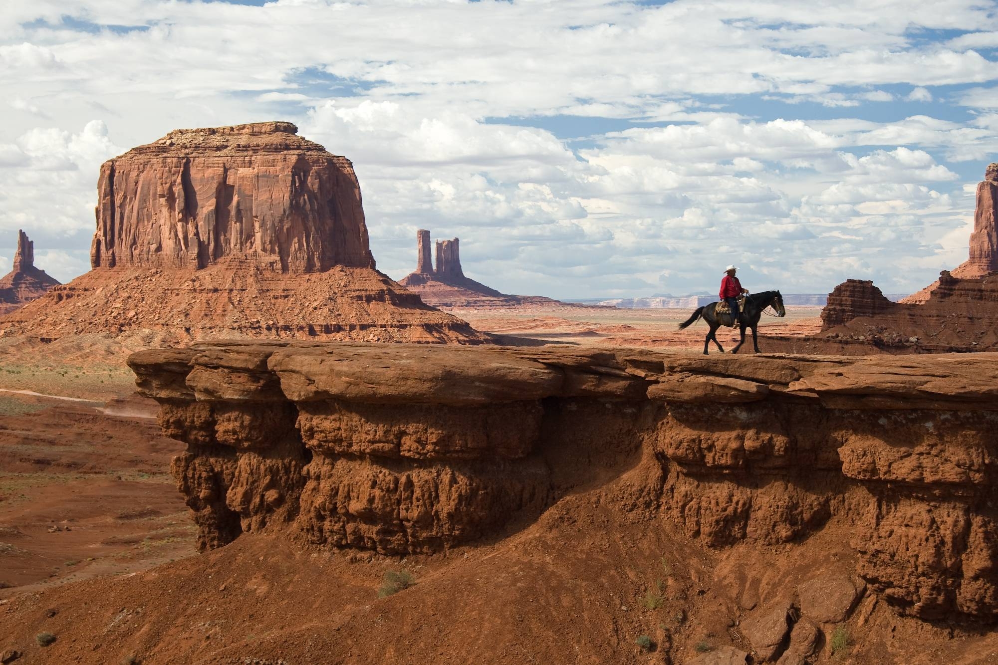 2000x1340 Magnificent Monument Valley, Desktop