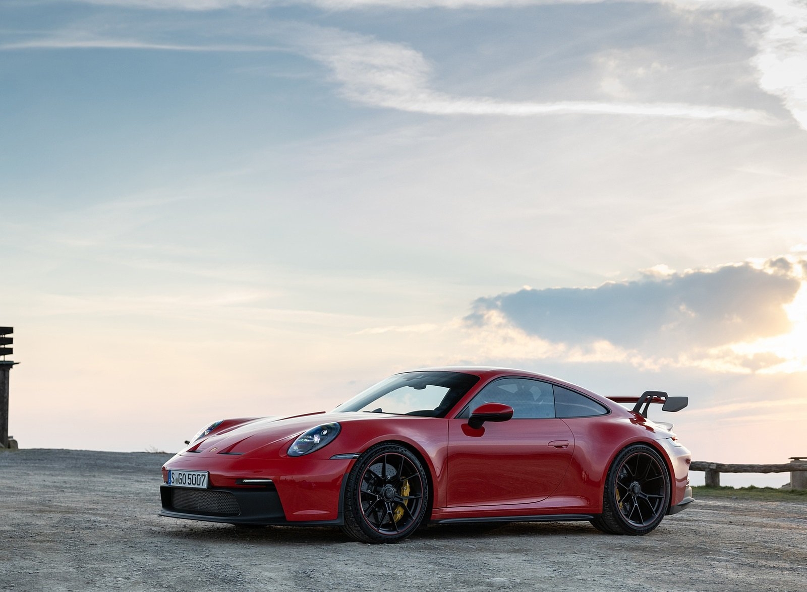 1600x1180 2022 Porsche 911 GT3 (Color: Guards Red) Front Three Quarter Wallpaper (33), Desktop