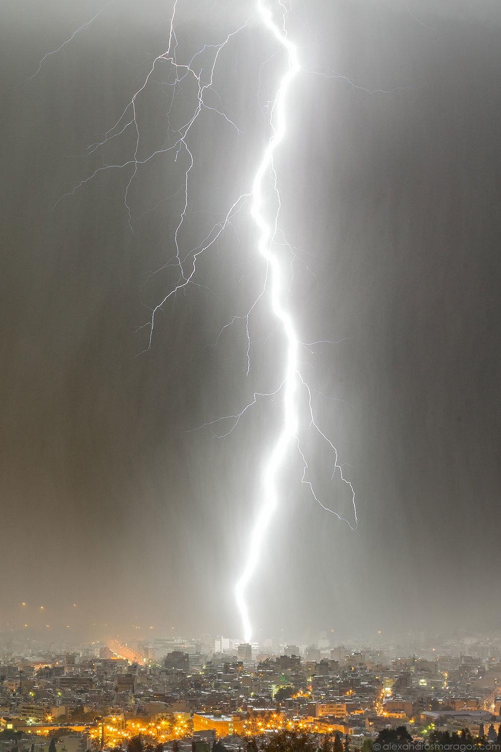 1000x1500 Lightning Strike Image for Phone Wallpaper, Phone