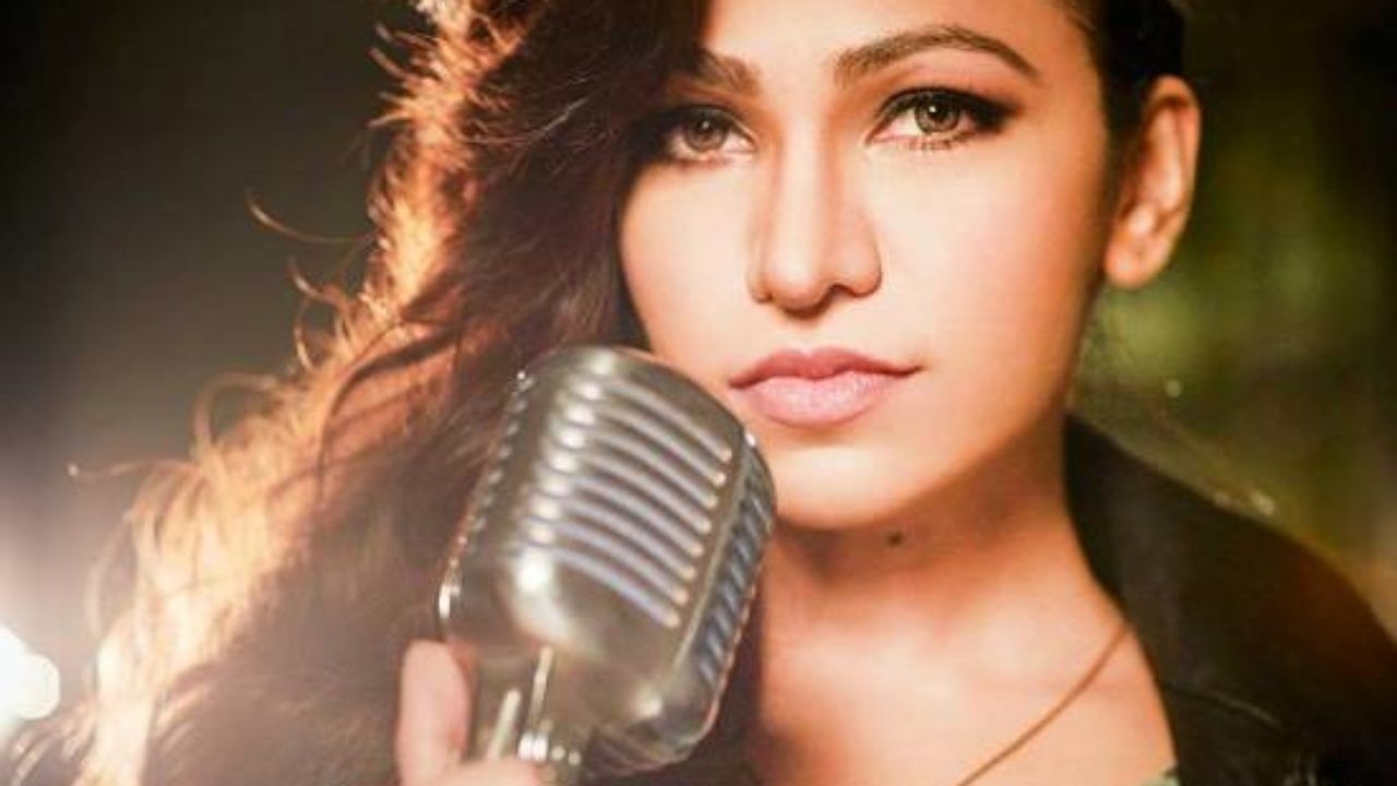 1280x720 Tulsi Kumar (Singer) Age, Boyfriend, Husband, Family, Biography, Desktop