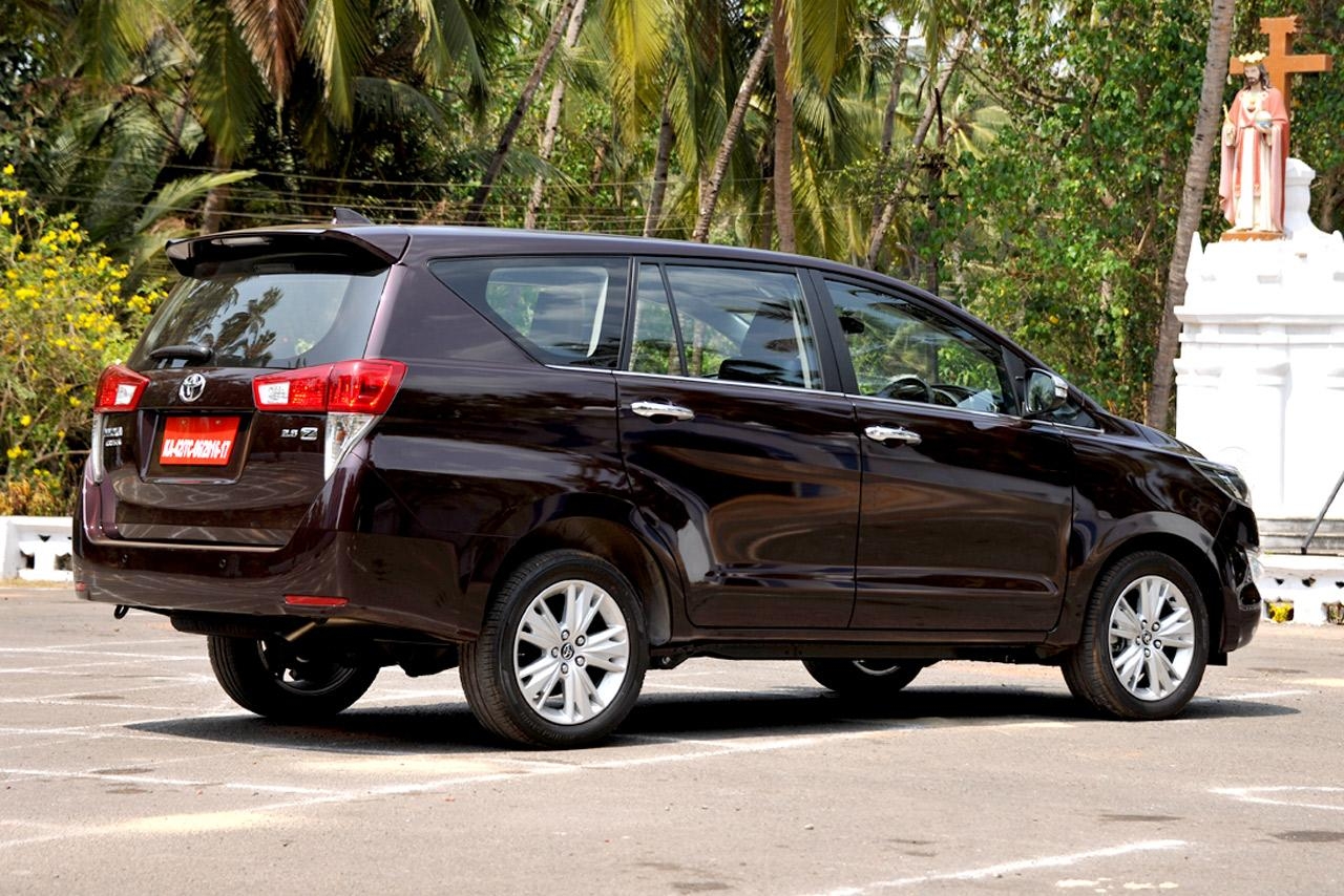 1280x860 Toyota Innova Crysta photo gallery, Desktop