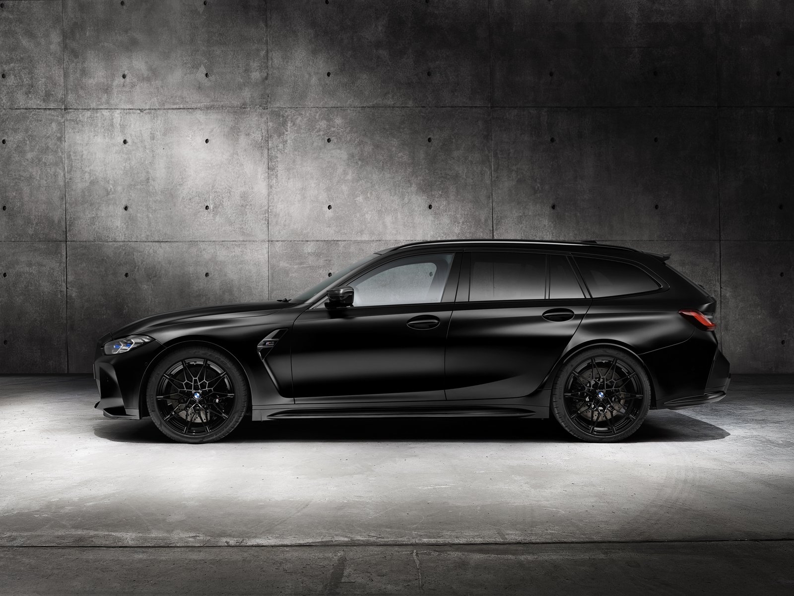 1600x1200 The First Ever BMW M3 Touring, Desktop