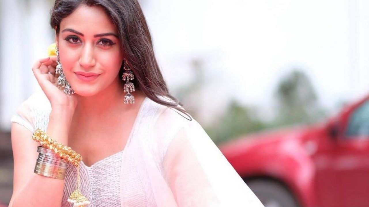 1280x720 Surbhi Chandna Wiki, Biography, Age, TV Shows, Family, Image, Desktop