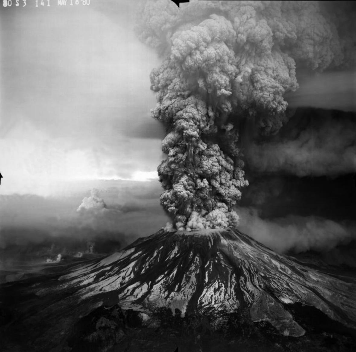 1180x1170 Mount Saint Helens eruption, Desktop