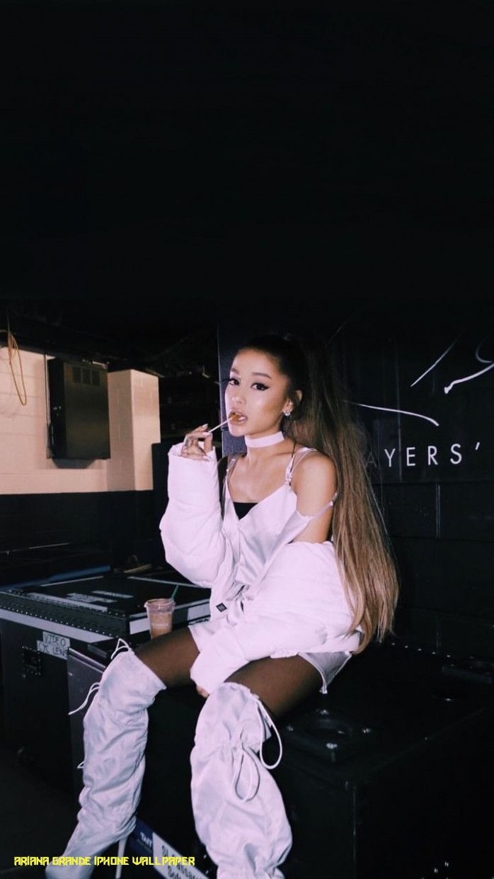 700x1250 The 11 Secrets You Will Never Know About Ariana Grande, Phone