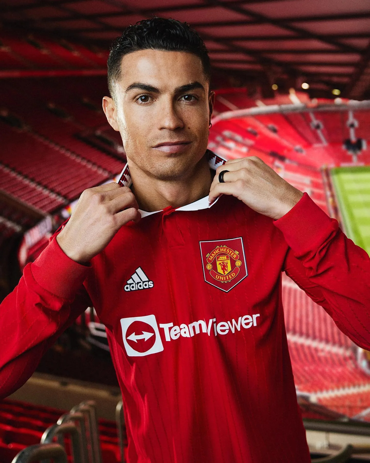 1440x1800 Fans All Saying The Same Thing As Man Utd Release New Home Kit For 2022 23 Season With Cristiano Ronaldo Modelling Shirt, Phone