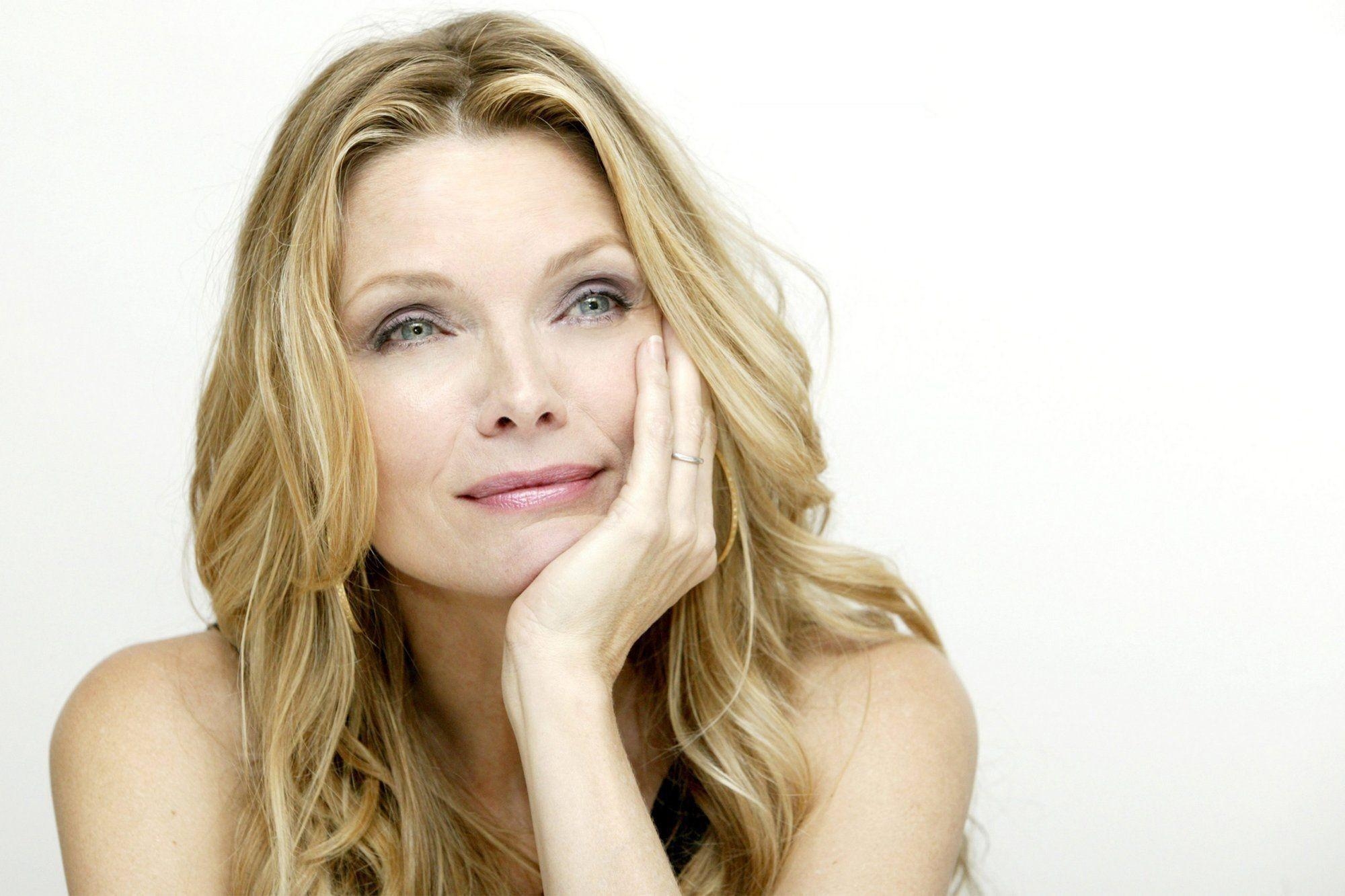 2000x1340 Michelle Pfeiffer Wallpaper, Desktop