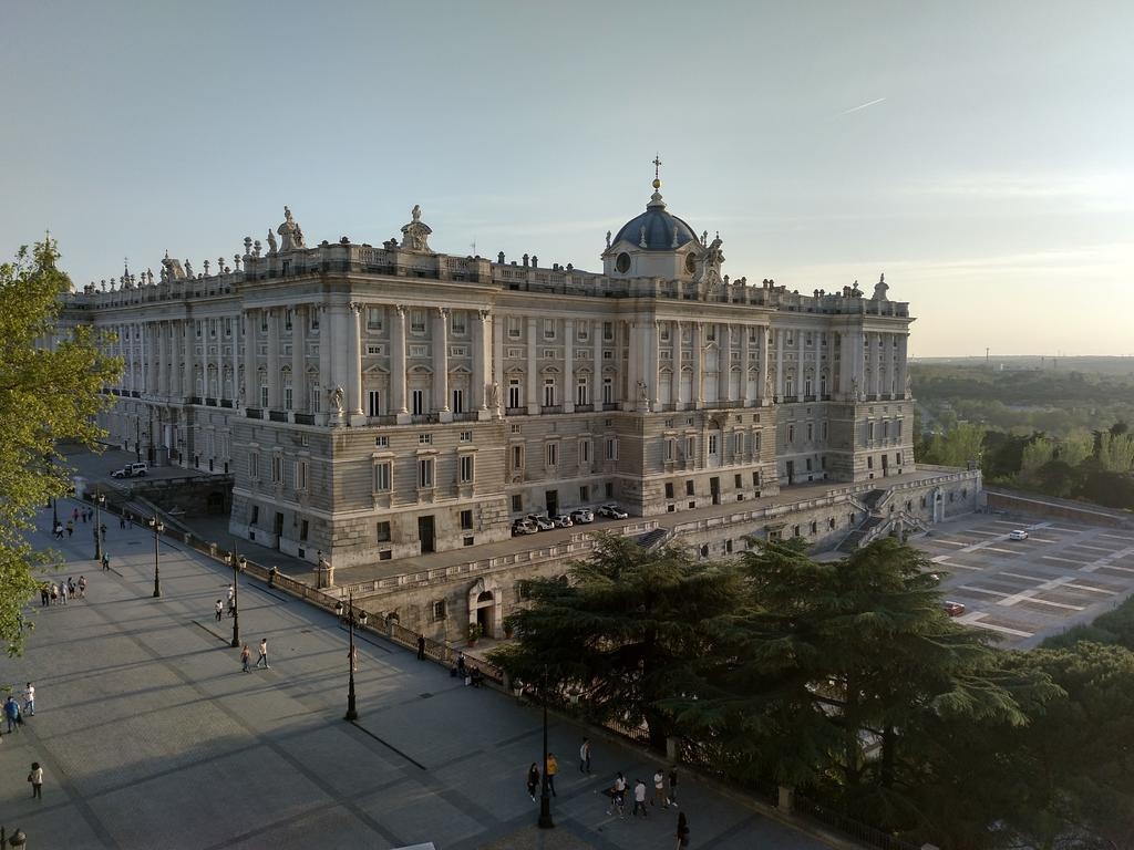 1030x770 Home Suite Home Palacio Real, Madrid, Desktop