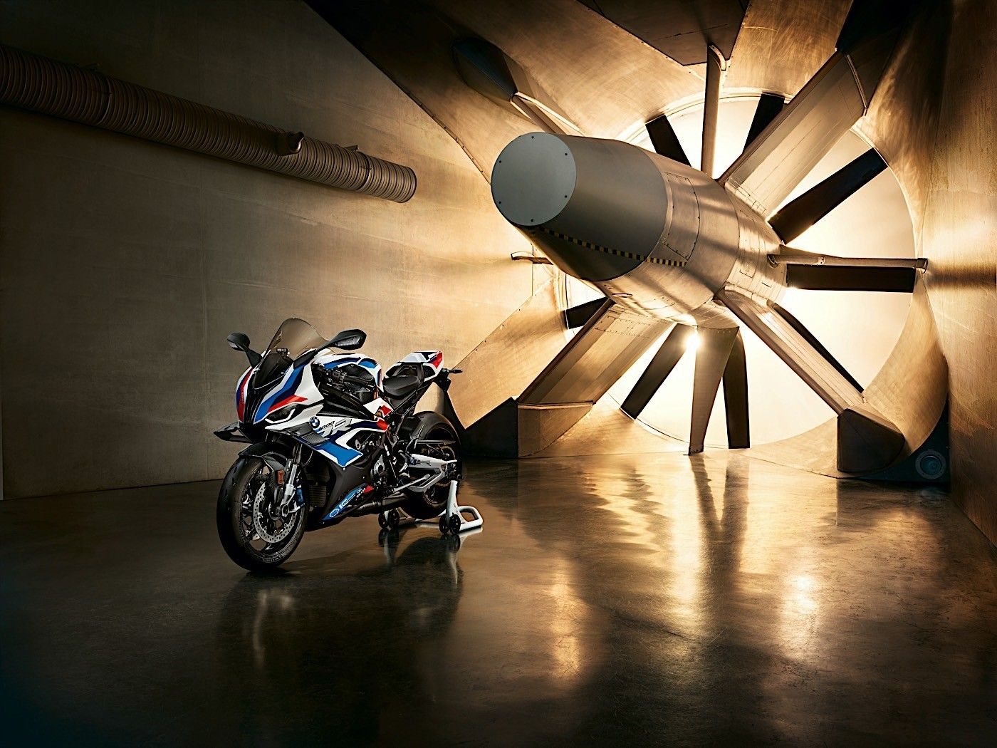 1400x1050 This Is The First Ever BMW M Handled Superbike: BMW M 1000 RR, Desktop