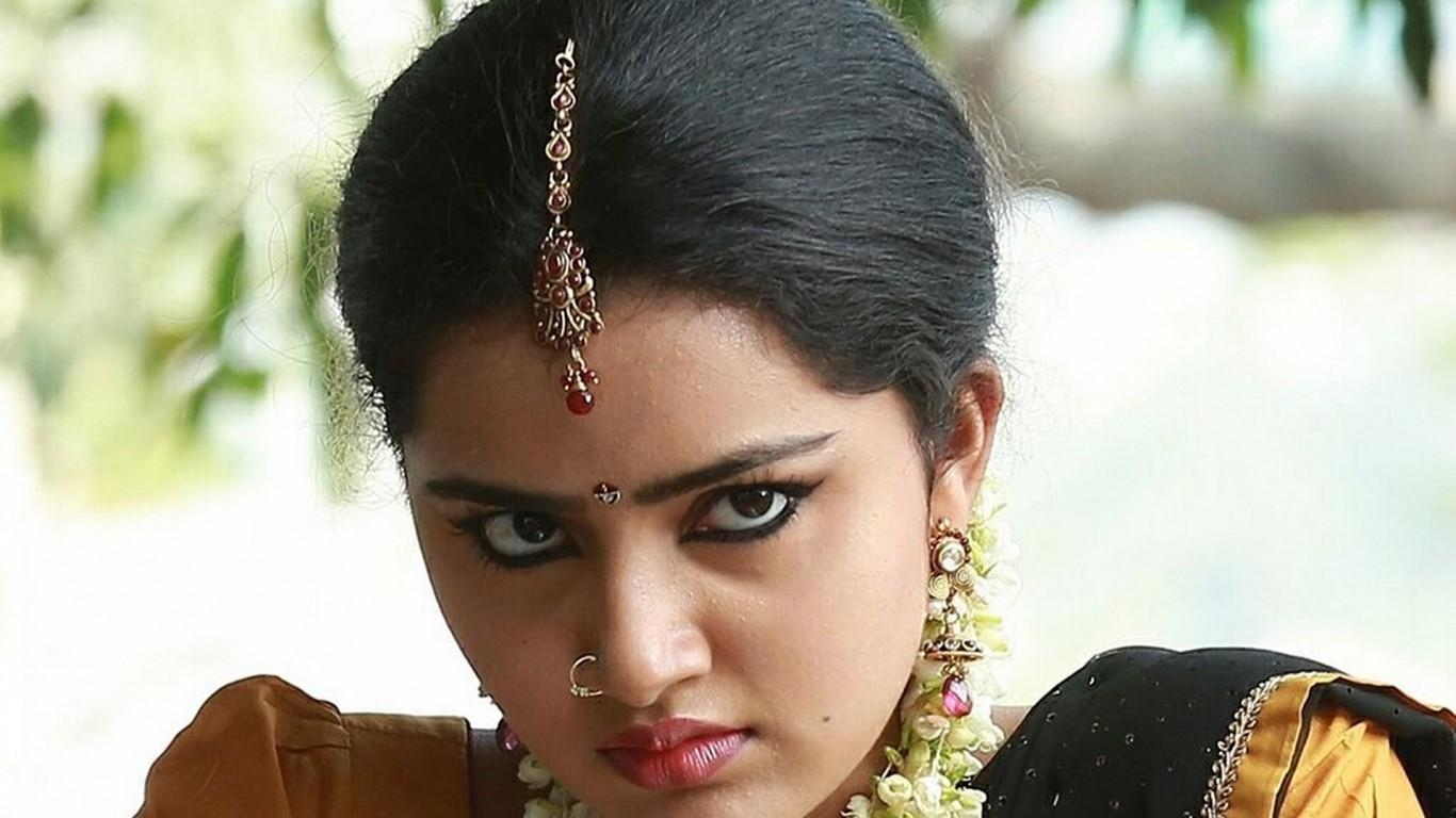 1370x770 Anupama Parameswaran In Angry Mood Wallpaper 12451, Desktop