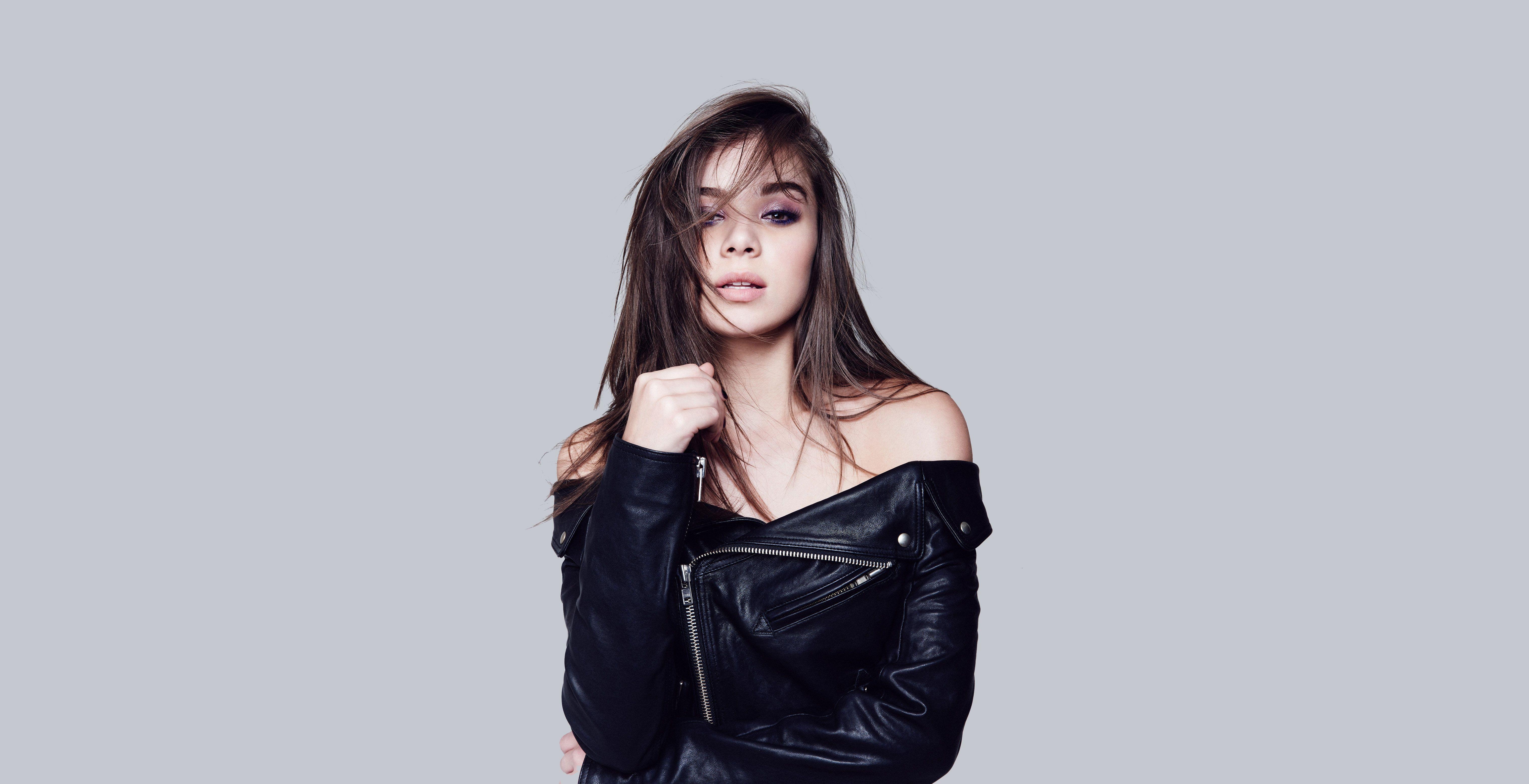 6090x3120 Hailee Steinfeld Wallpaper, Desktop