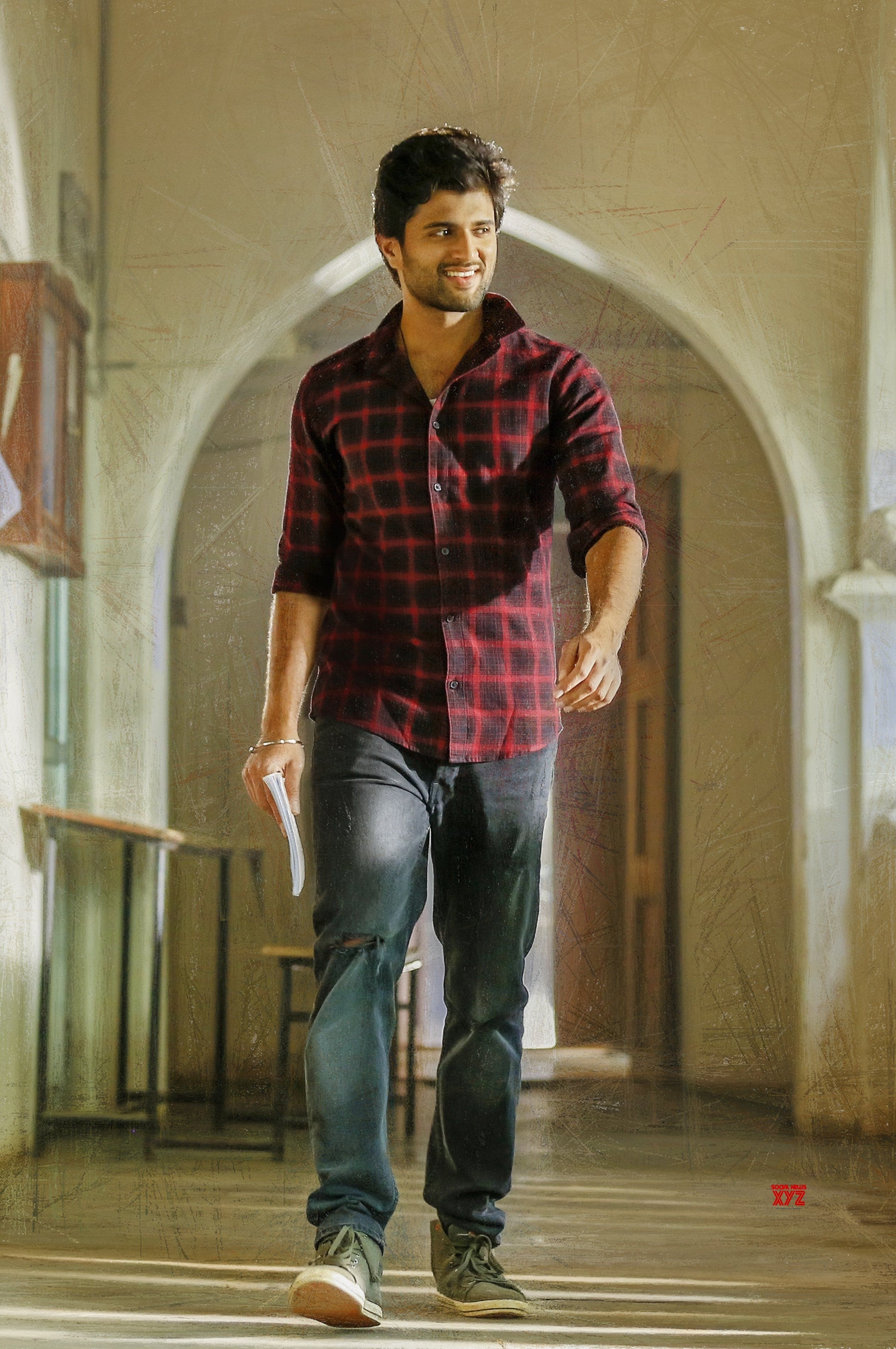 2530x3810 Vijay Devarakonda New HD Still From Dear Comrade Movie News XYZ. Vijay devarakonda, Vijay actor, Dj movie, Phone