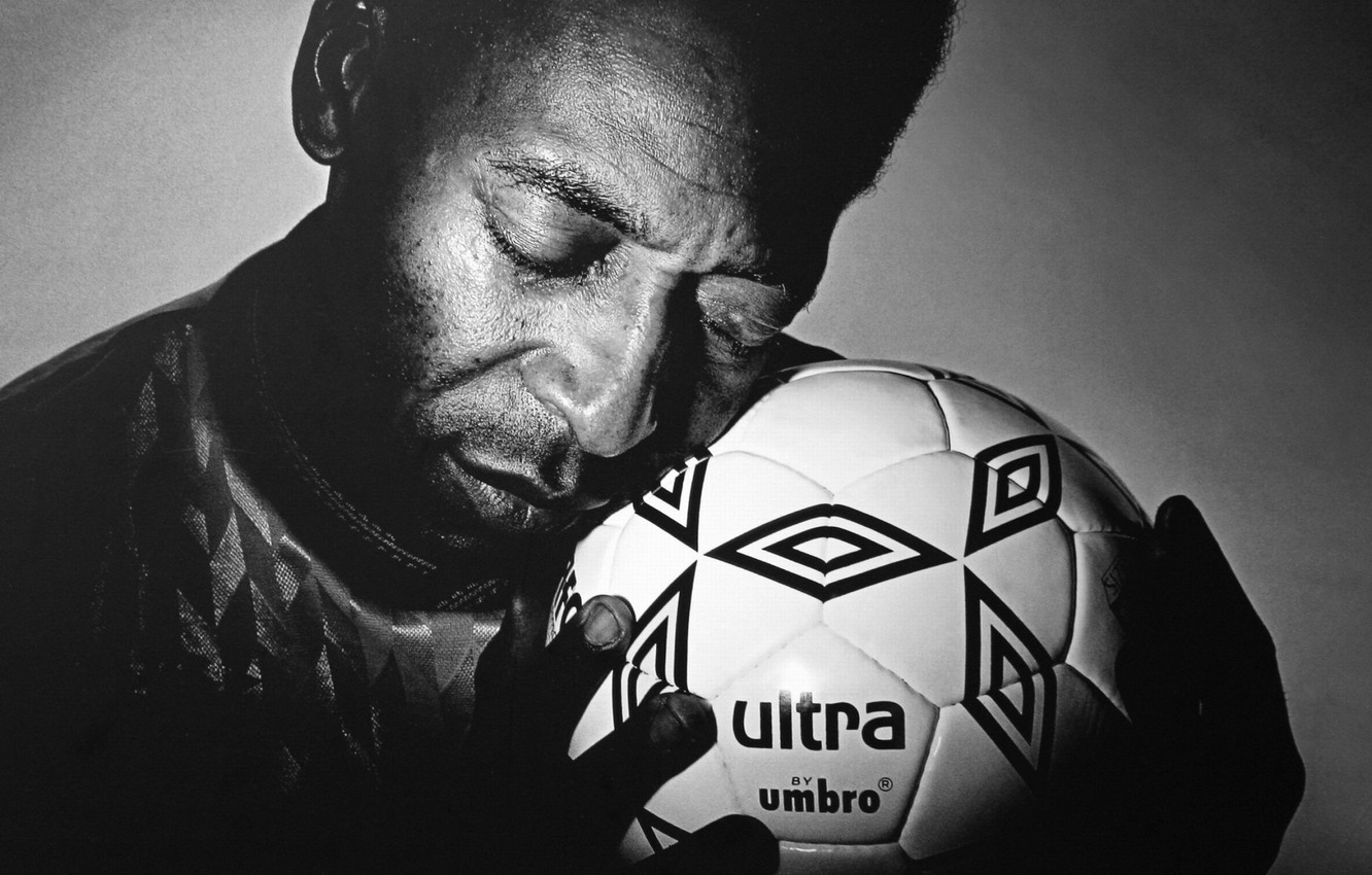 1340x850 Wallpaper love, soccer, ball, hands, Pele, black & white, Pele image for desktop, section спорт, Desktop