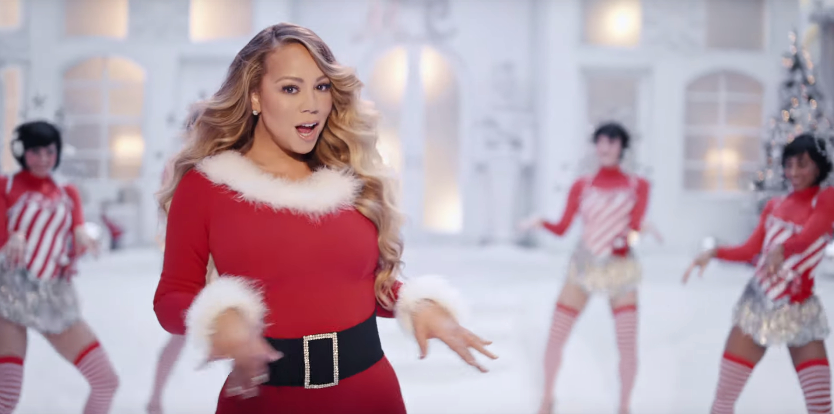 1670x830 Mariah Carey debuts new video for 'All I Want for Christmas Is You', Dual Screen