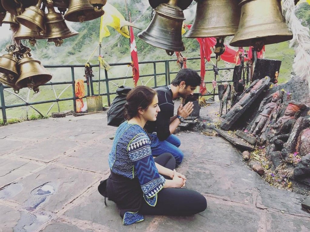 1030x770 Unseen Throwback Picture: Sushant Singh Rajput And Sara Ali Khan Are Snapped At Kedarnath Temple, Desktop