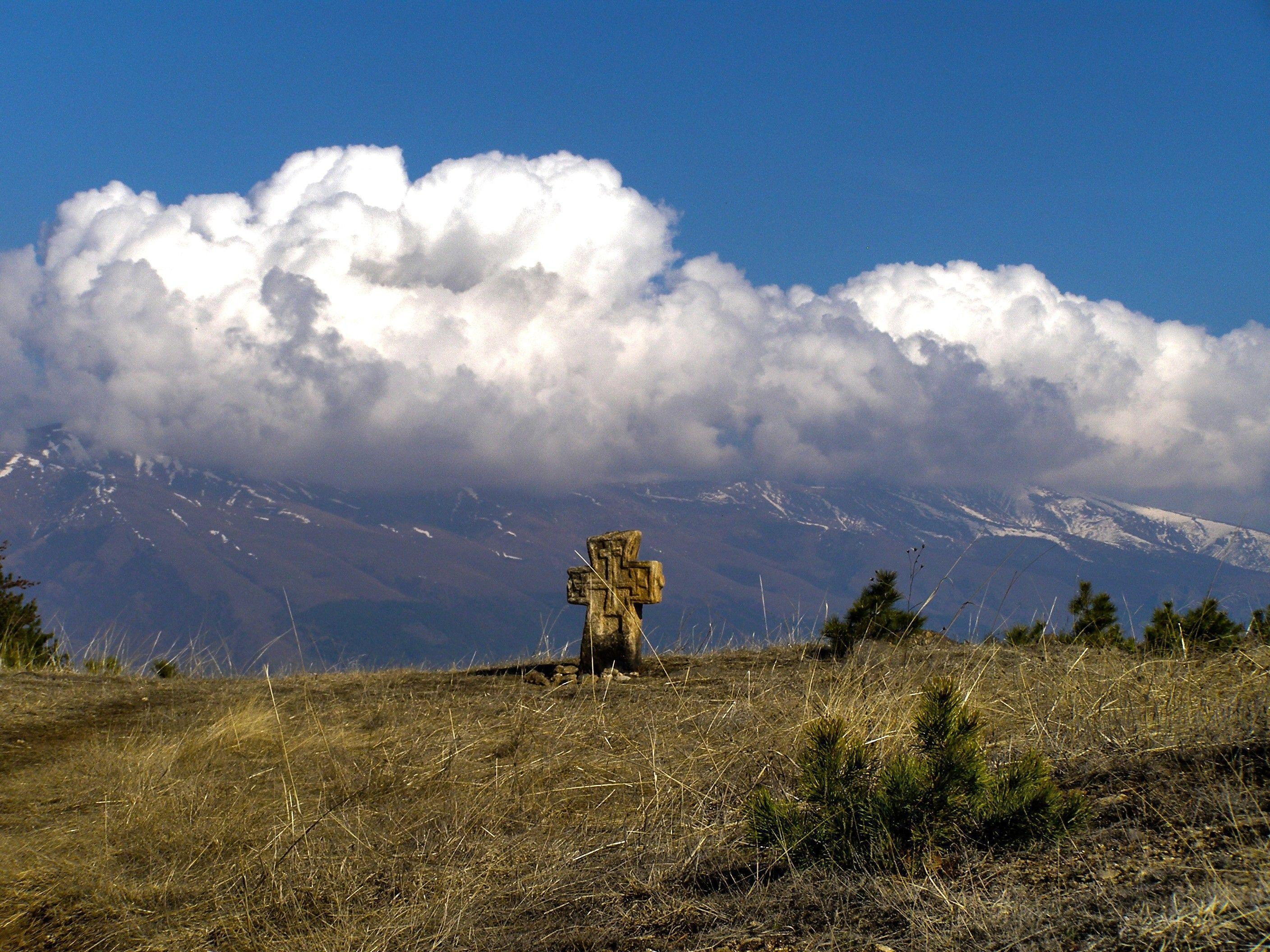 2820x2120 Mountain Tombstone Unknown Tomb Grave Wallpaper Mountains Winter, Desktop