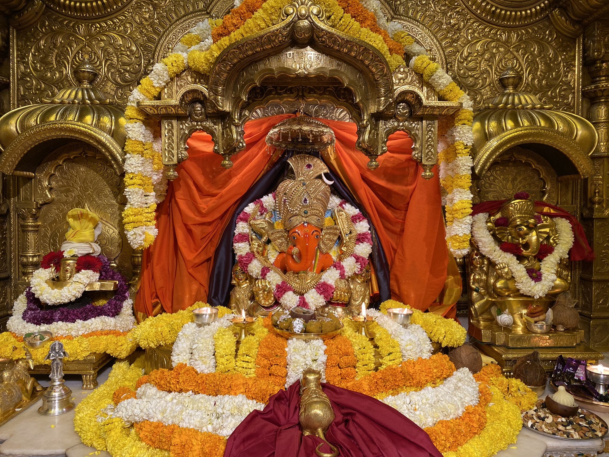 2050x1540 Siddhivinayak Ganpati Idol Live Darshan: Click Here to Join Ongoing Aarti, Puja on Day 9 of Ganesh Chaturthi, Desktop