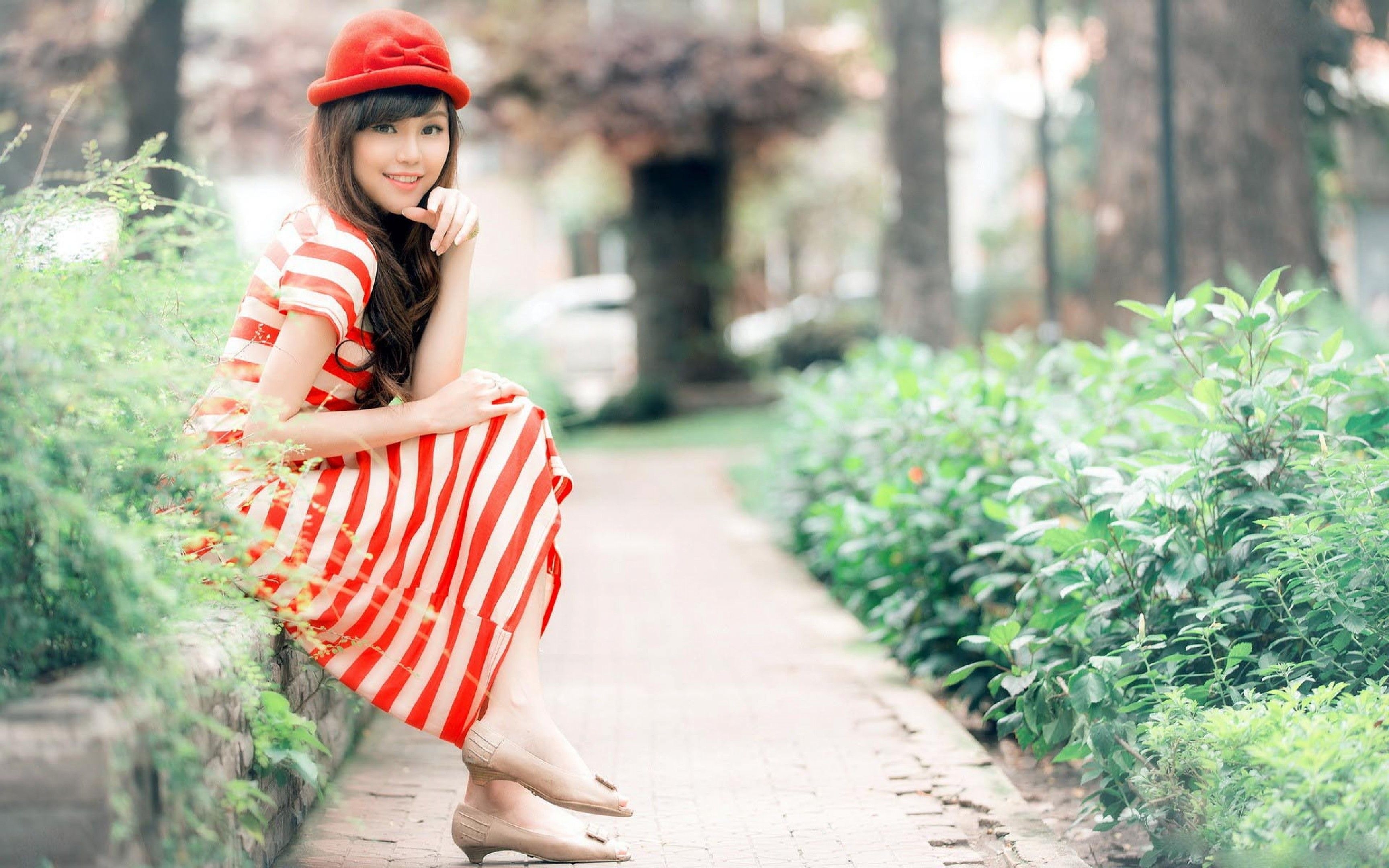 3460x2160 chinese girl cute smile girl red hats fashion.com • 4K 5k 8k HD Desktop Wallpaper for Ultra, Desktop