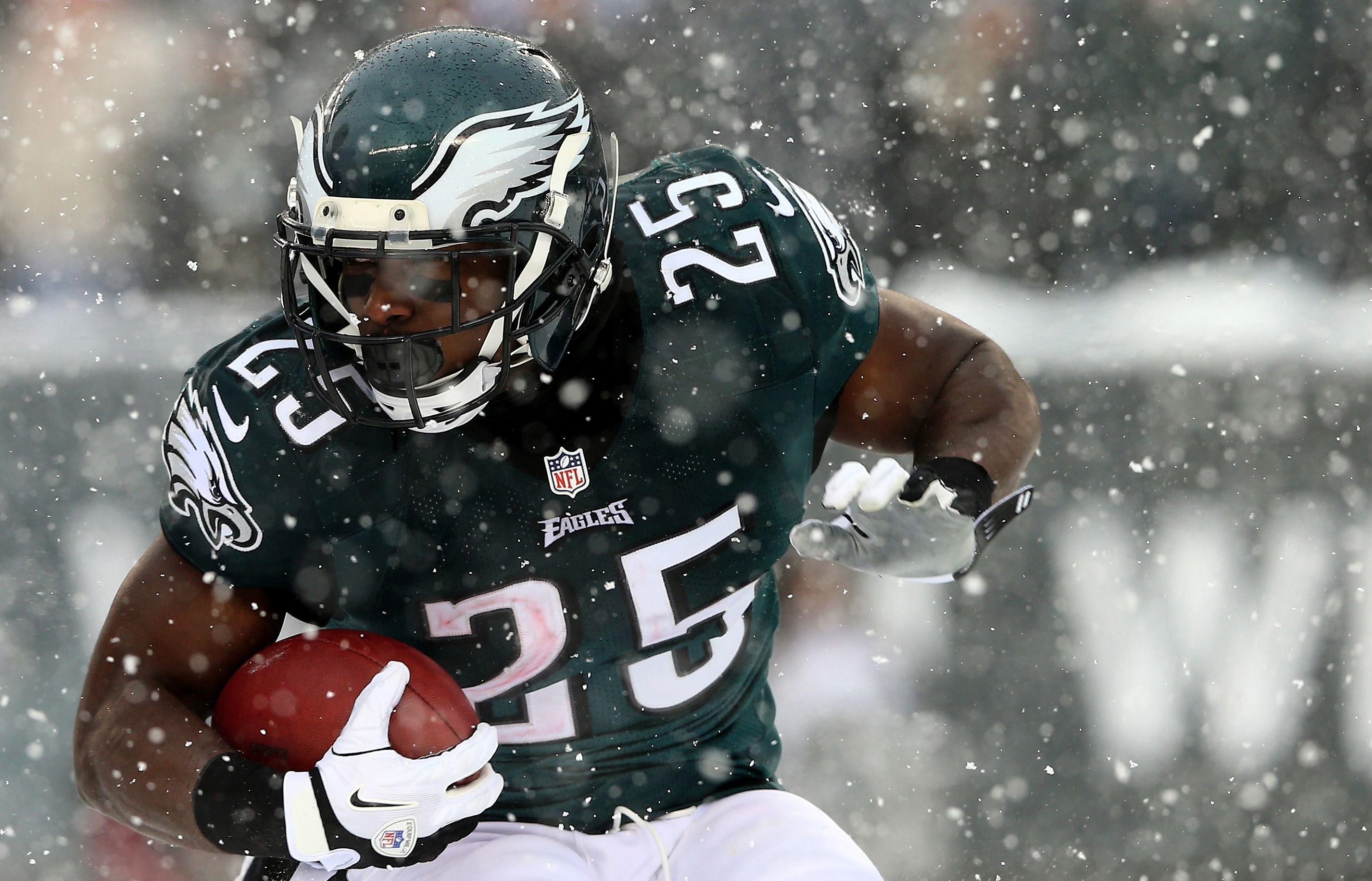 2860x1840 Men Background, 346595 Lesean Mccoy Wallpaper,, Desktop