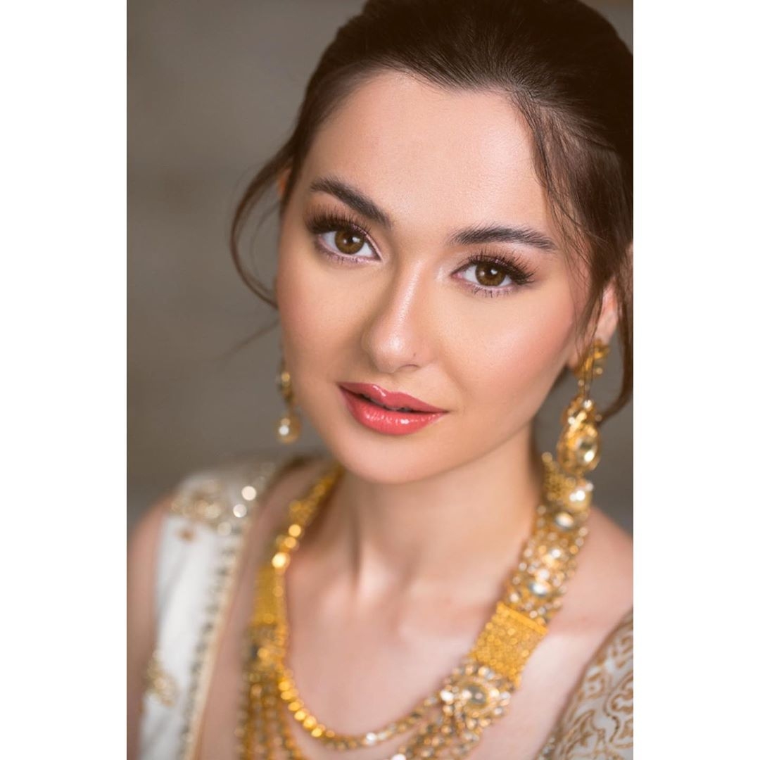 1080x1080 Hania Amir's Latest Pics, Phone