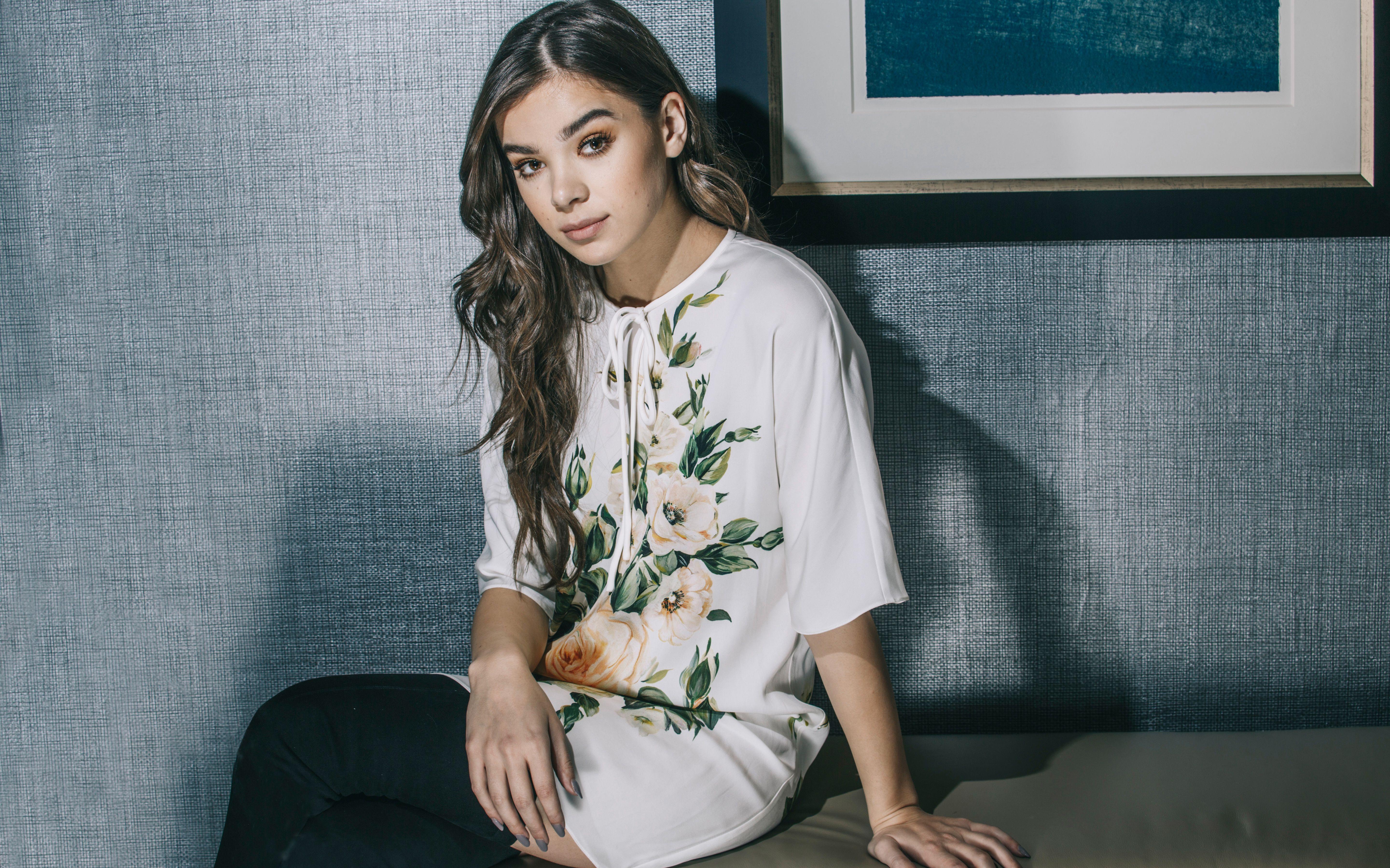 5760x3600 Hailee Steinfeld Wallpaper, Desktop