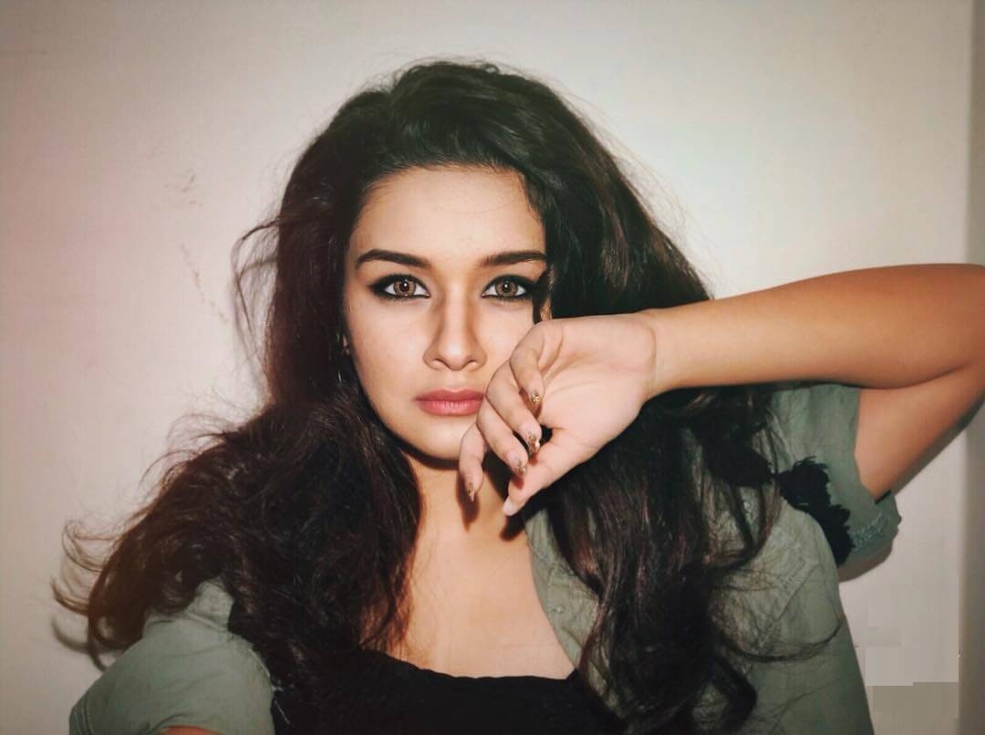 1080x810 Avneet Kaur Image 4, Desktop