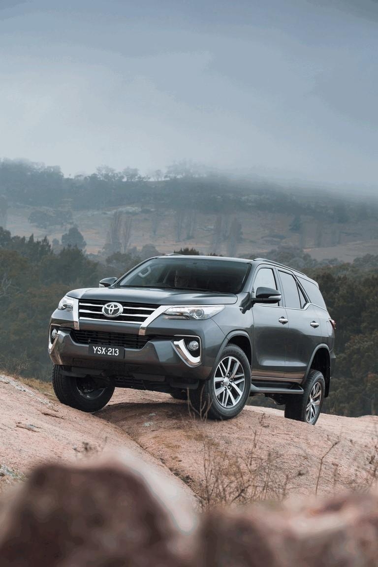 770x1160 Toyota Fortuner version, Phone