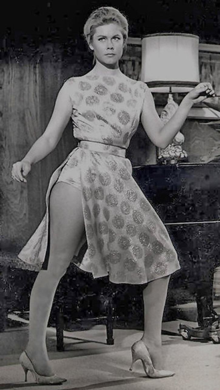 730x1280 Elizabeth Montgomery in Dress Photo Print (8 x 10) # DAP17650, Phone