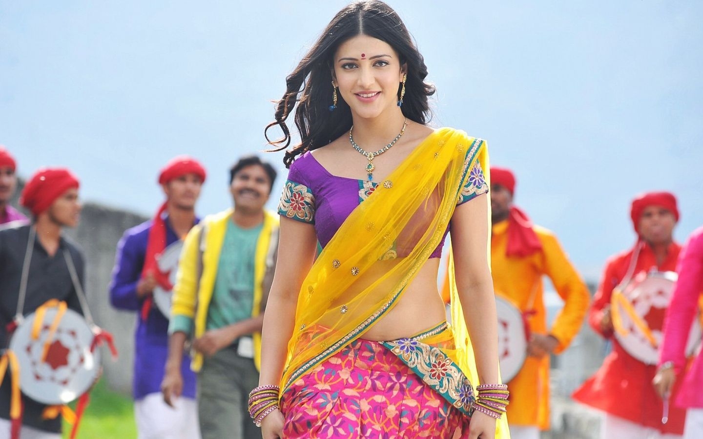 1440x900 Shruti Hassan in Gabbar Singh Wallpaper in jpg format for free download, Desktop