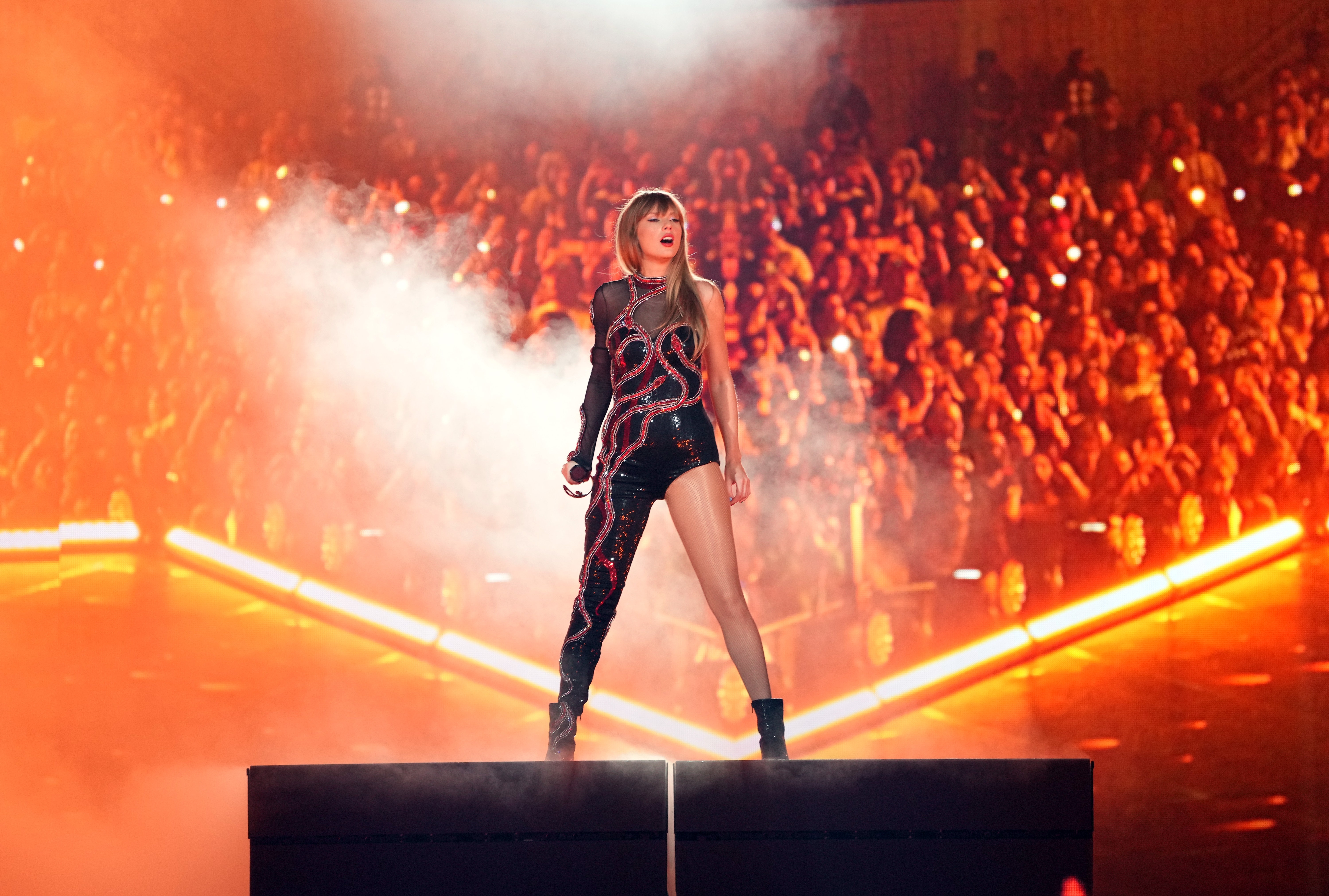 6000x4050 Taylor Swift Kicks Off Her Eras Tour in Fully Bejeweled Fashion, Desktop