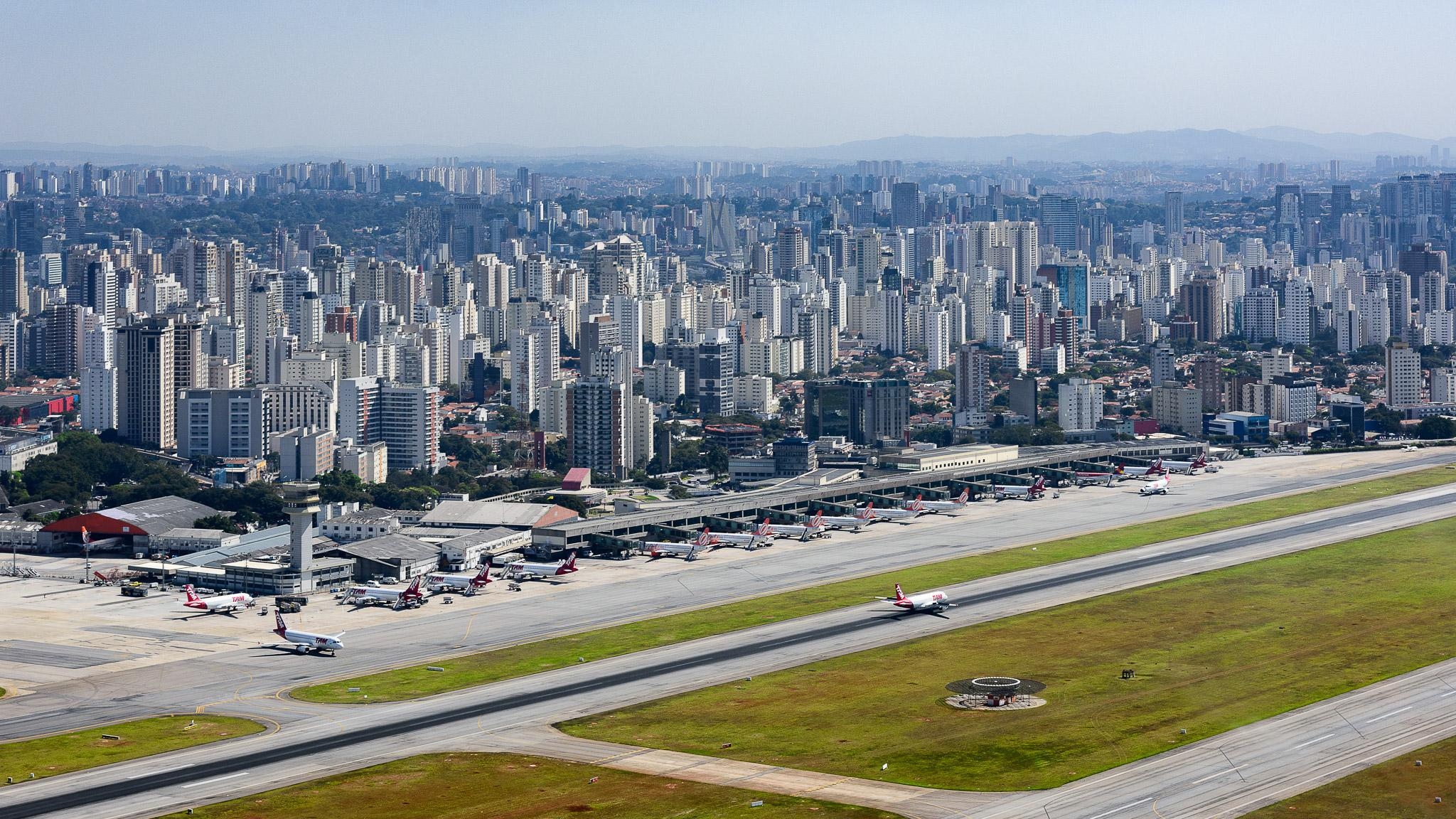 2050x1160 Uiler Costa Santosão Paulo from above, Desktop