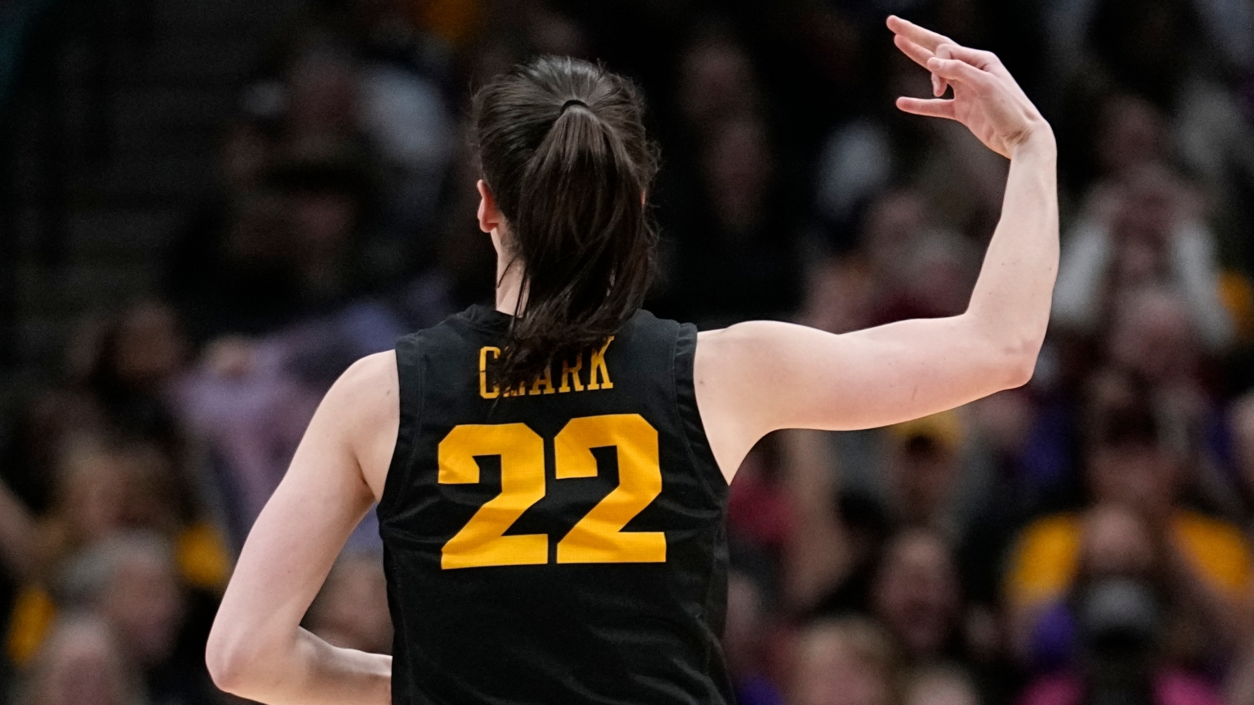 2560x1440 100th game for Caitlin Clark at Iowa is for national title, Desktop