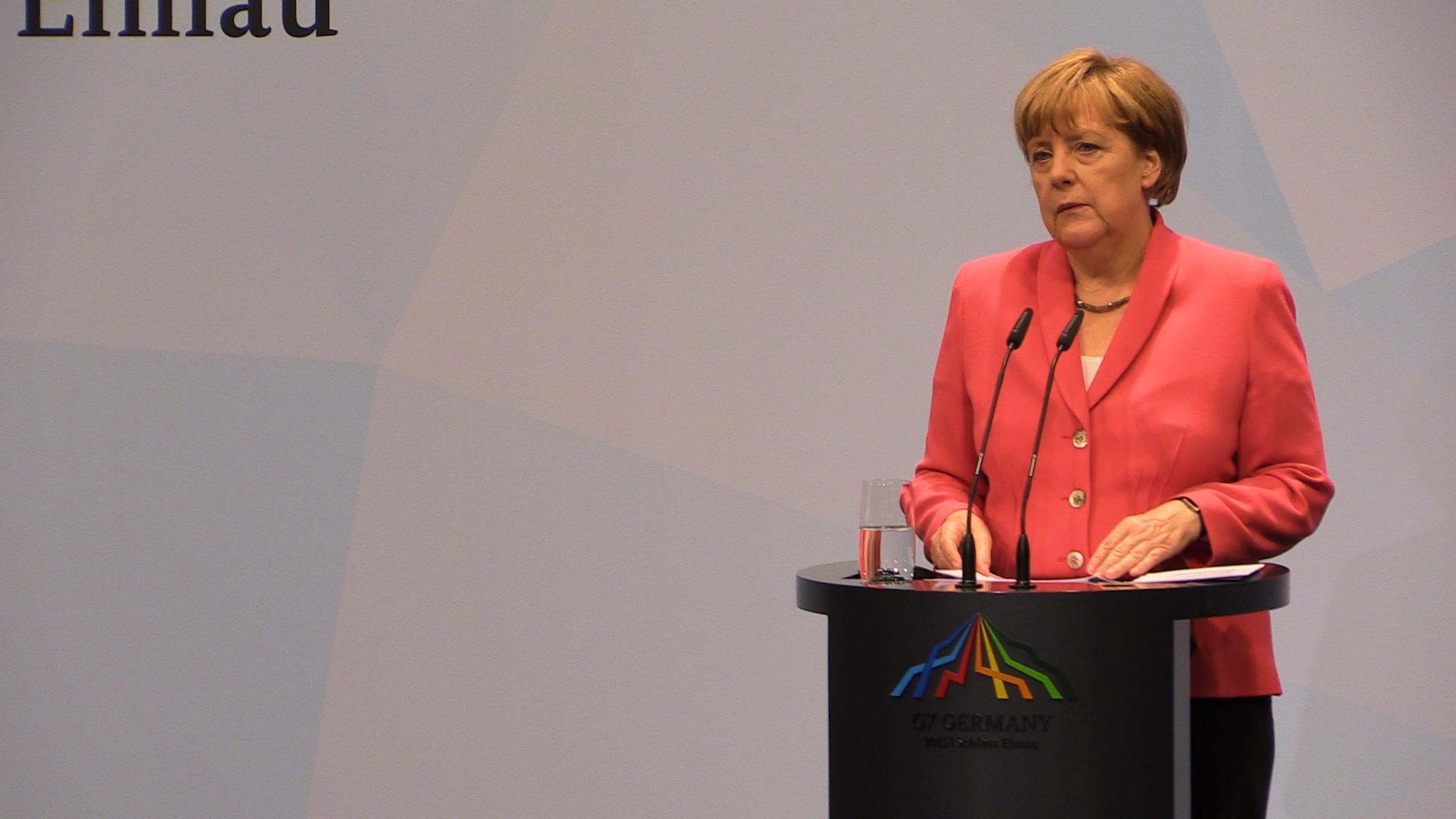 1920x1080 Merkel at odds with her own party over refugees, Desktop