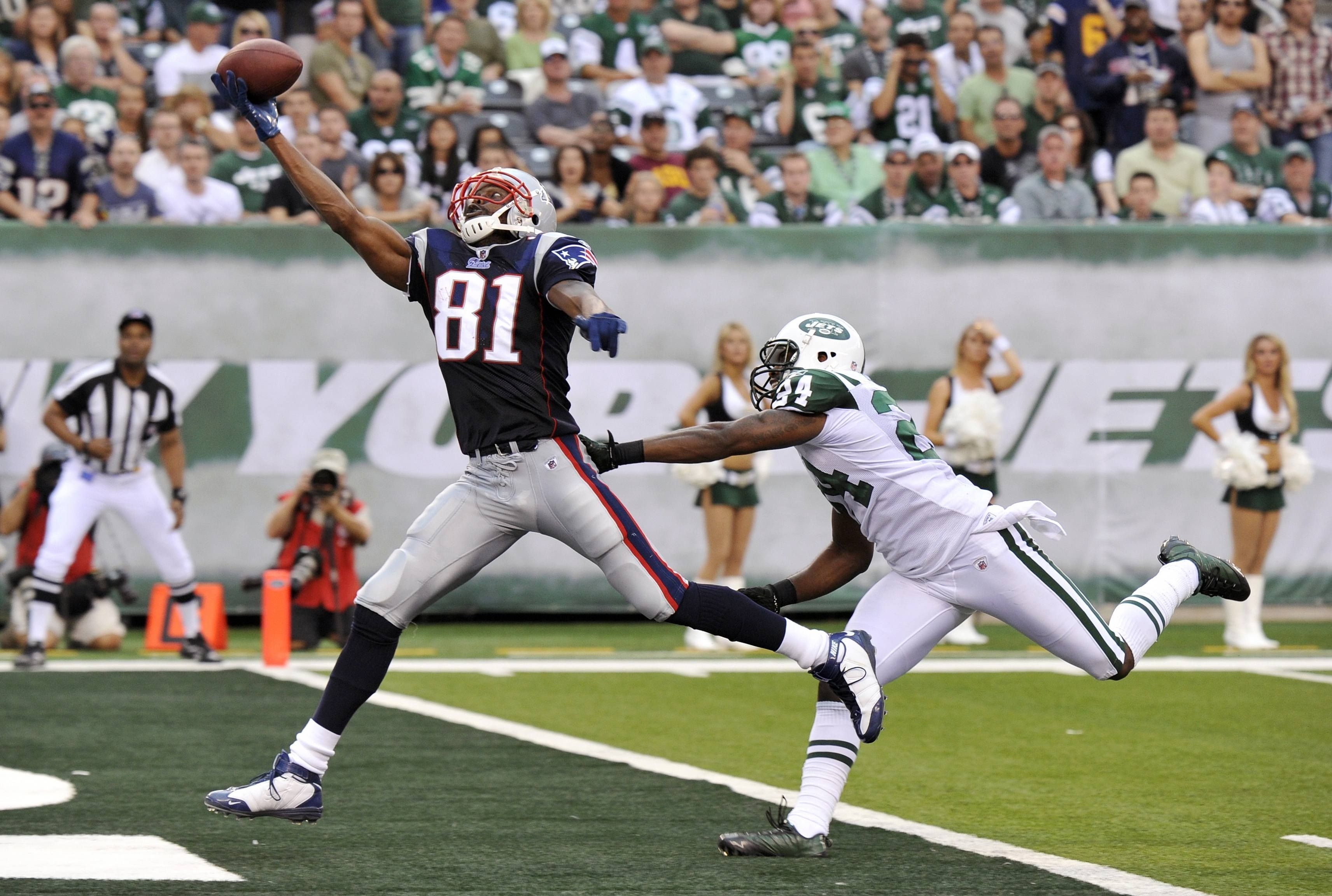 3430x2310 One Handed Catch Moss (Boston Globe Staff) #nflfootballstaff. Football, Nfl football games, Football is life, Desktop