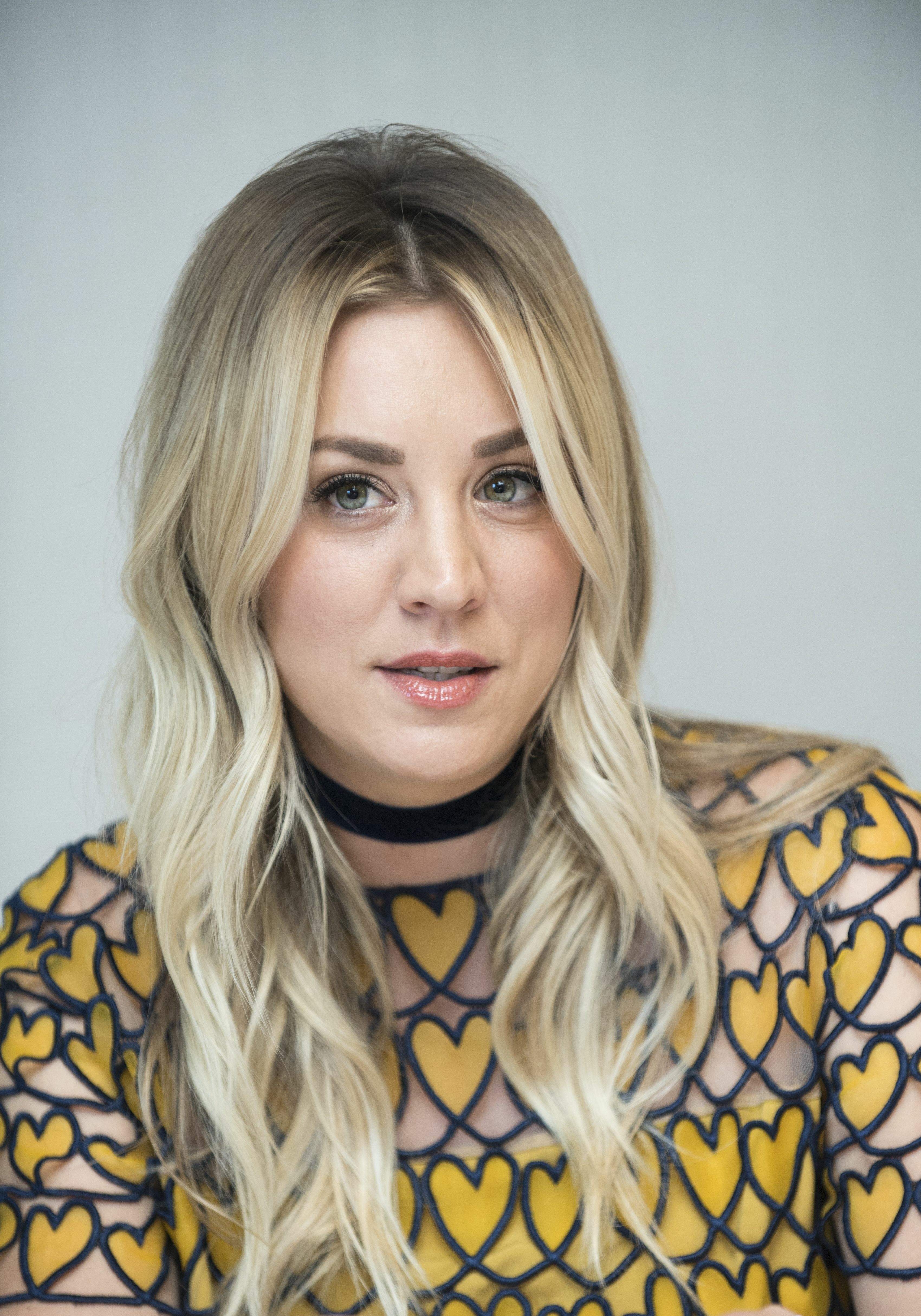 3400x4860 Kaley Cuoco image Kaley TBBT Photocall in West Hollywood 2018, Phone