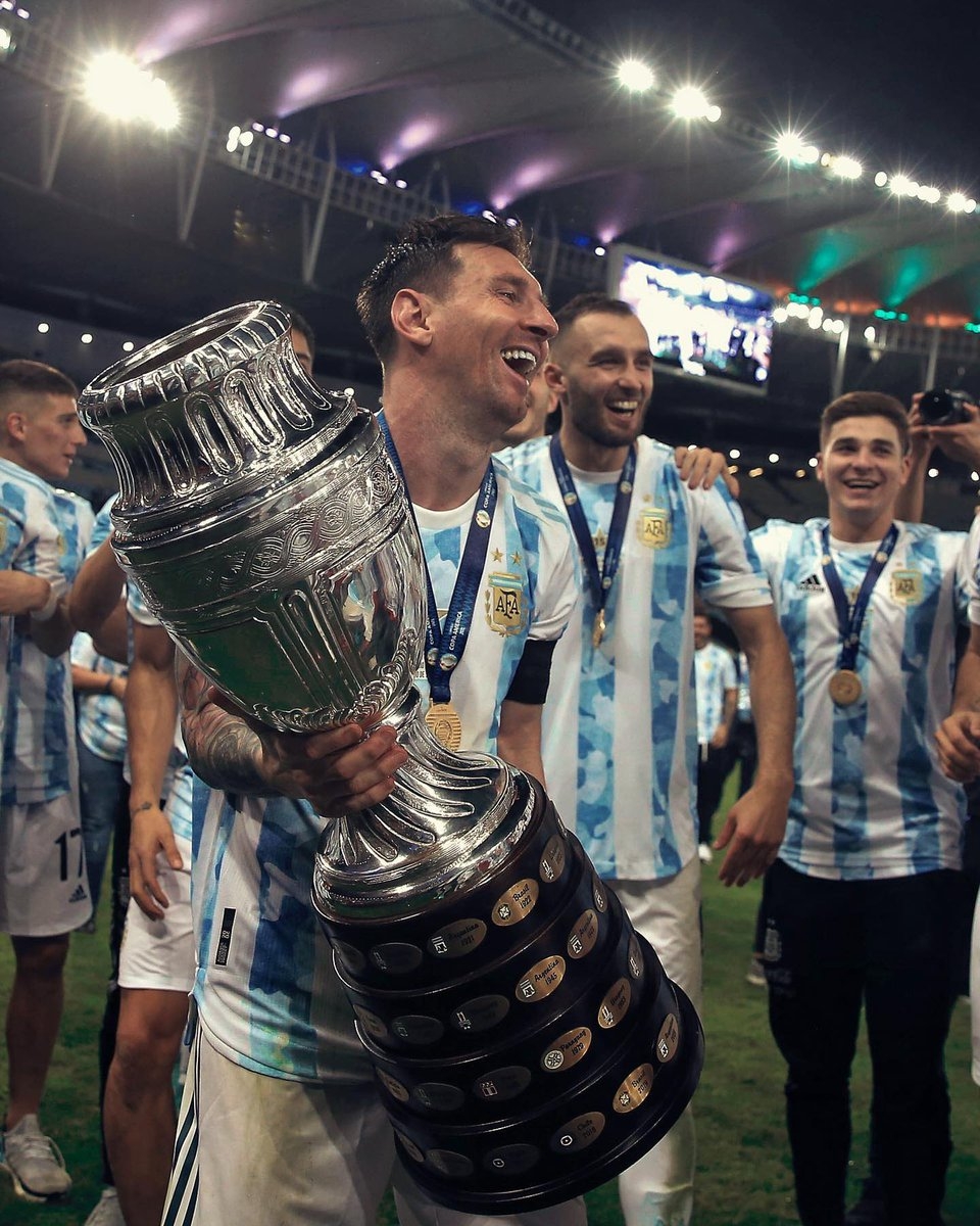 960x1200 Roy Nemer of the many image floating around that is wallpaper worthy. Lionel Messi, Argentina and the Copa America trophy, Phone