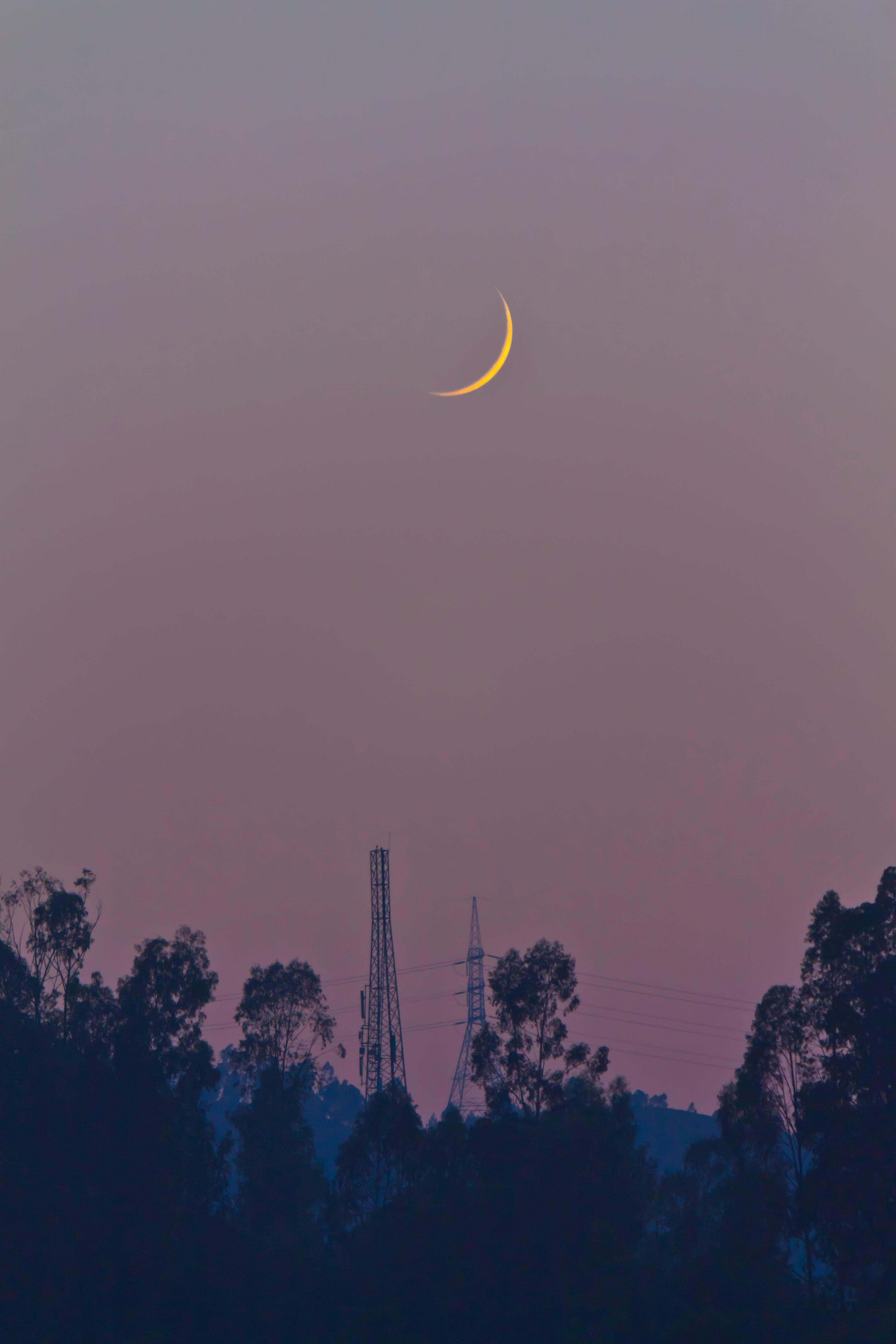 2850x4280 Beautiful Crescent Moon Photo, Phone