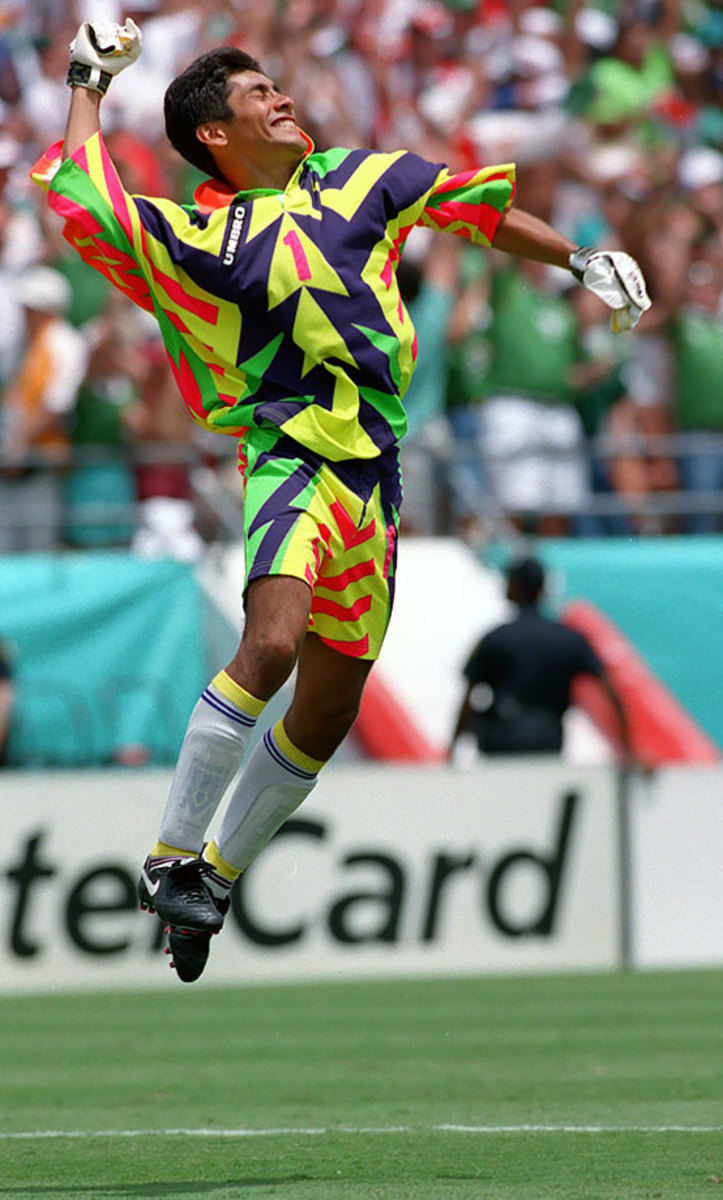 730x1200 Jorge Campos' Most Eclectic Uniforms, Phone