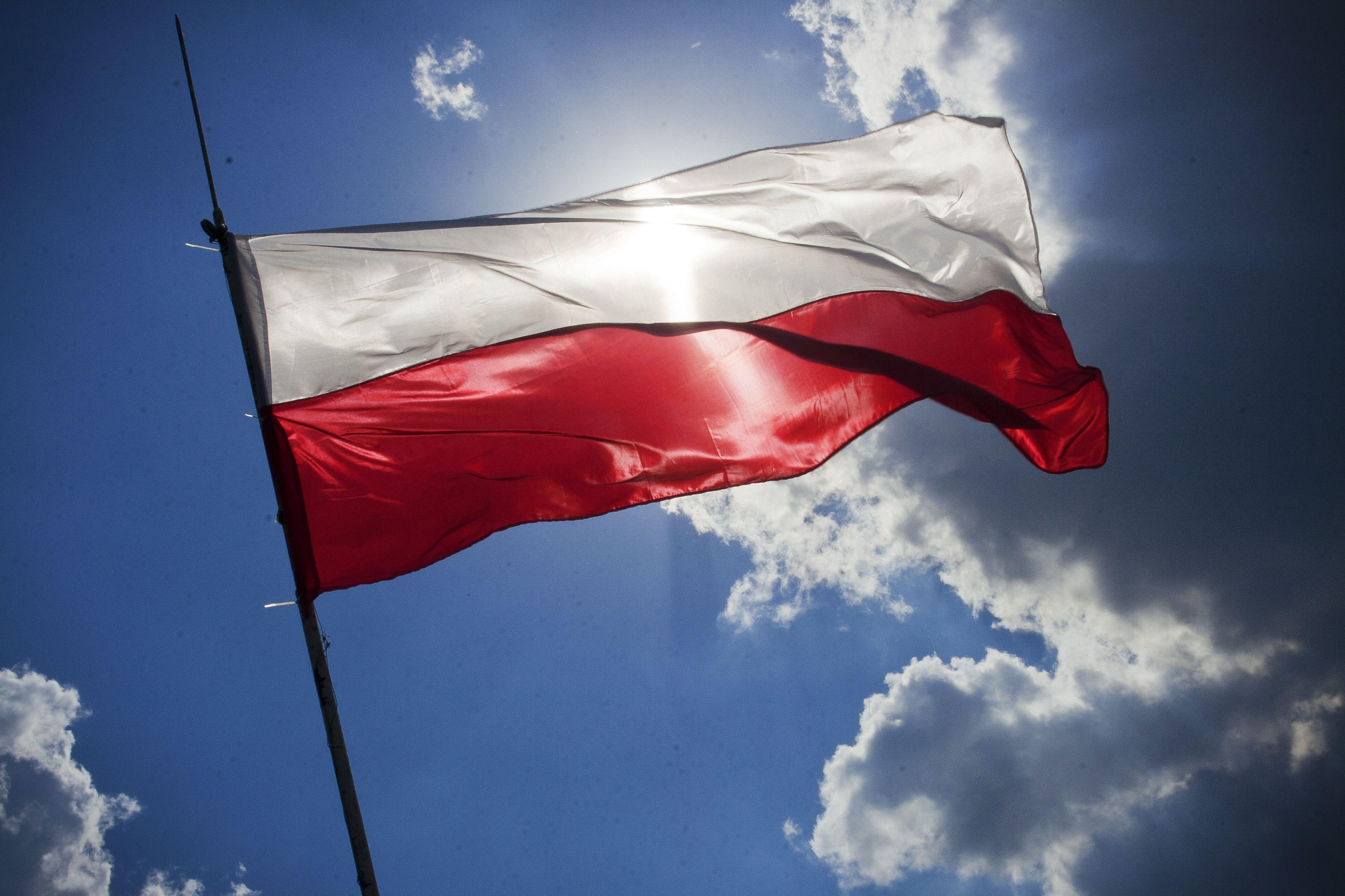 3890x2600 Flag of Poland · Free, Desktop