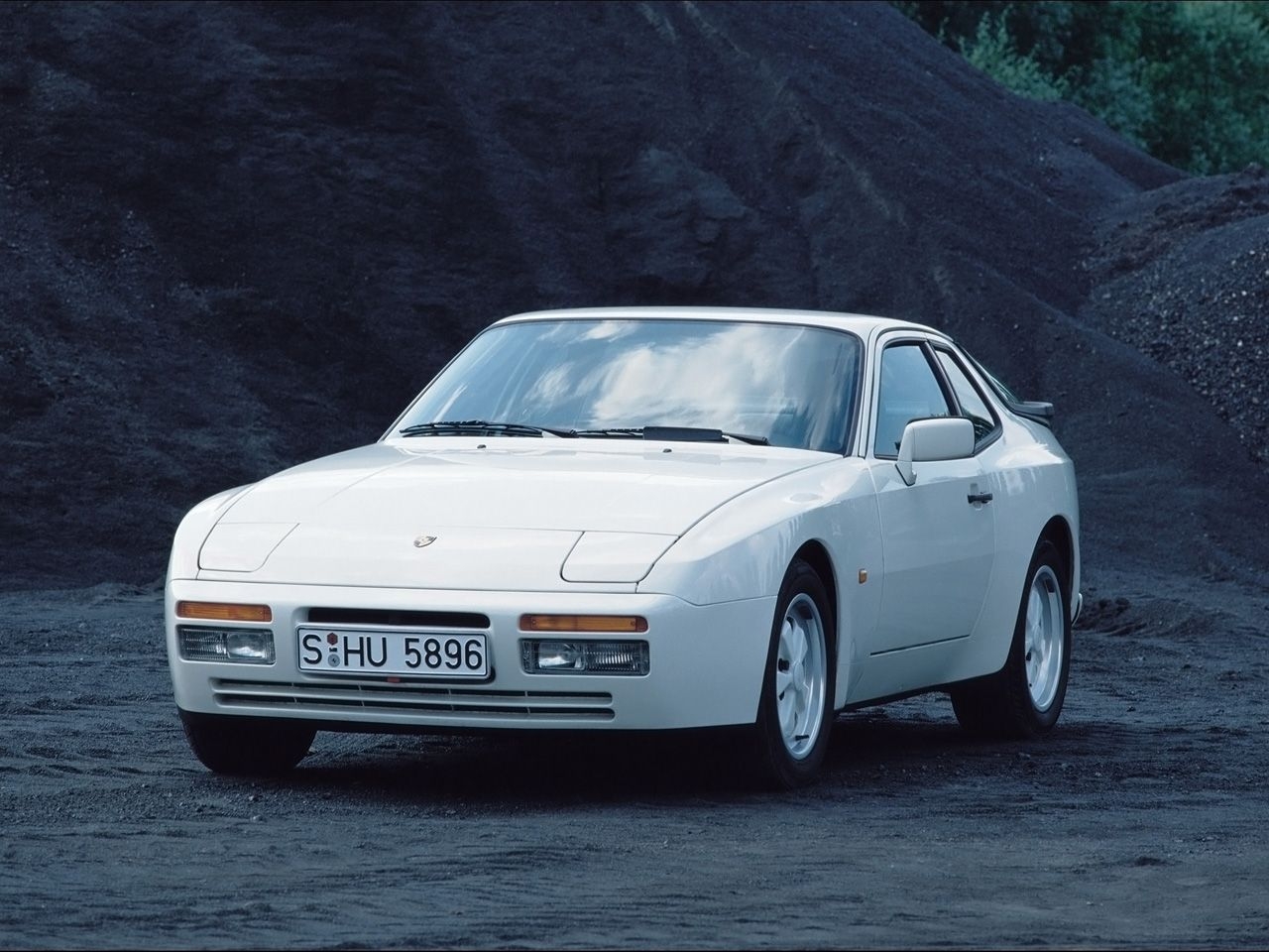 1280x960 Porsche 944 Period Photo Turbo Coupe, Desktop