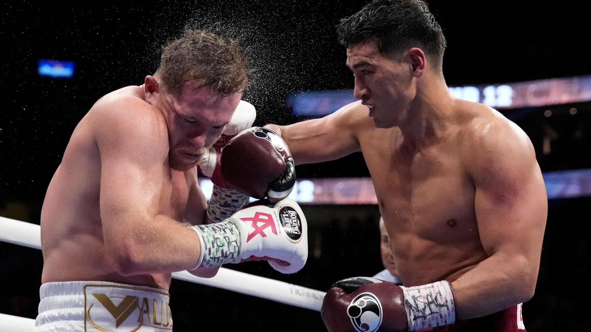 2050x1160 Saul 'Canelo' Alvarez suffers shock, Desktop