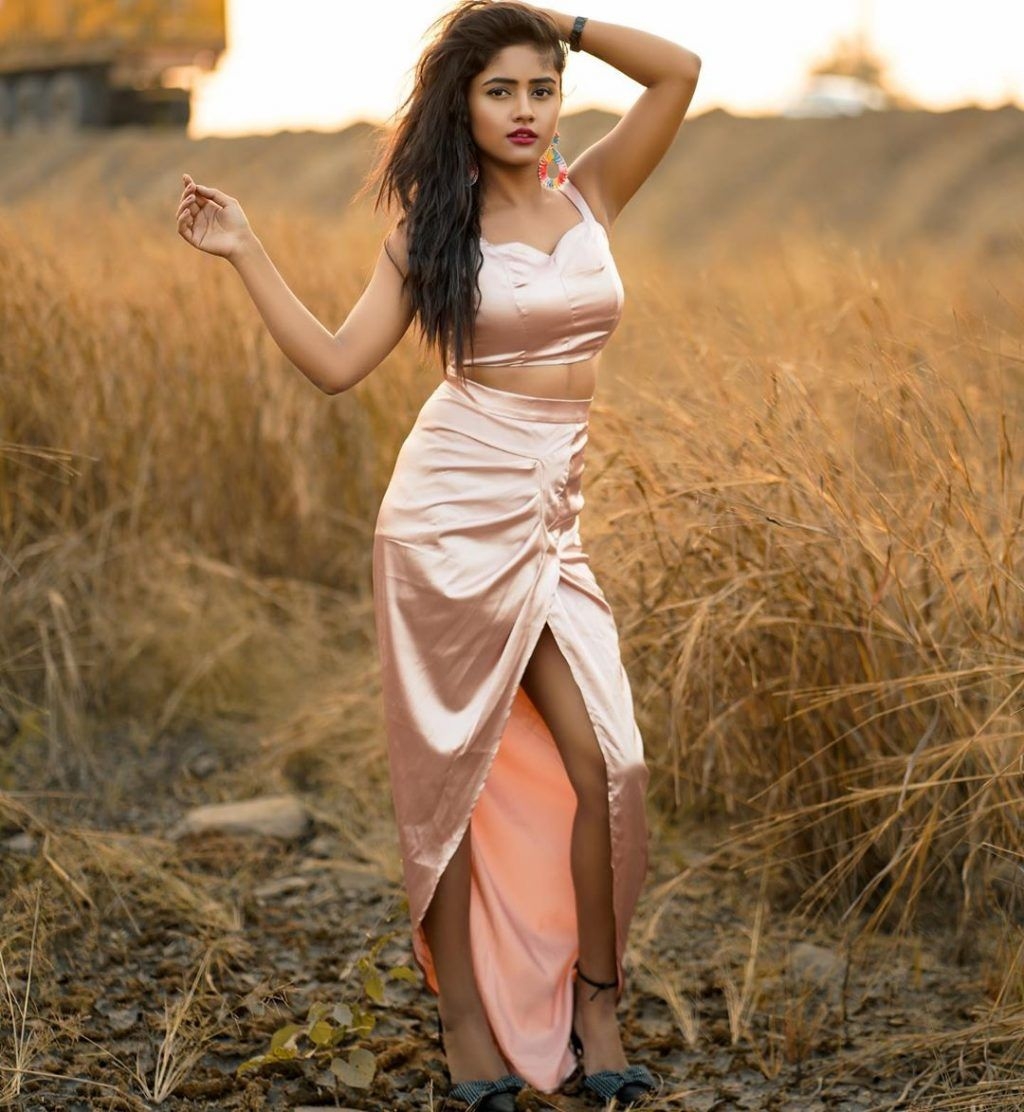 1030x1120 Popular Insta Image of TikTok Star Nisha Guragain. Nisha Guragain TikTok Star. Actress Nisha Guragain, Cute Nisha Guragain, Hot TikTok Girls, Phone