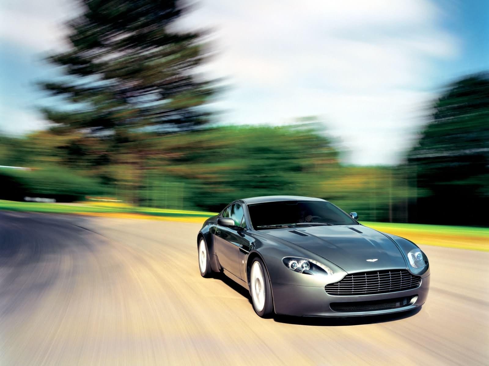 1600x1200 Aston Martin V8 Vantage Wallpaper HD. World's Greatest Art Site, Desktop